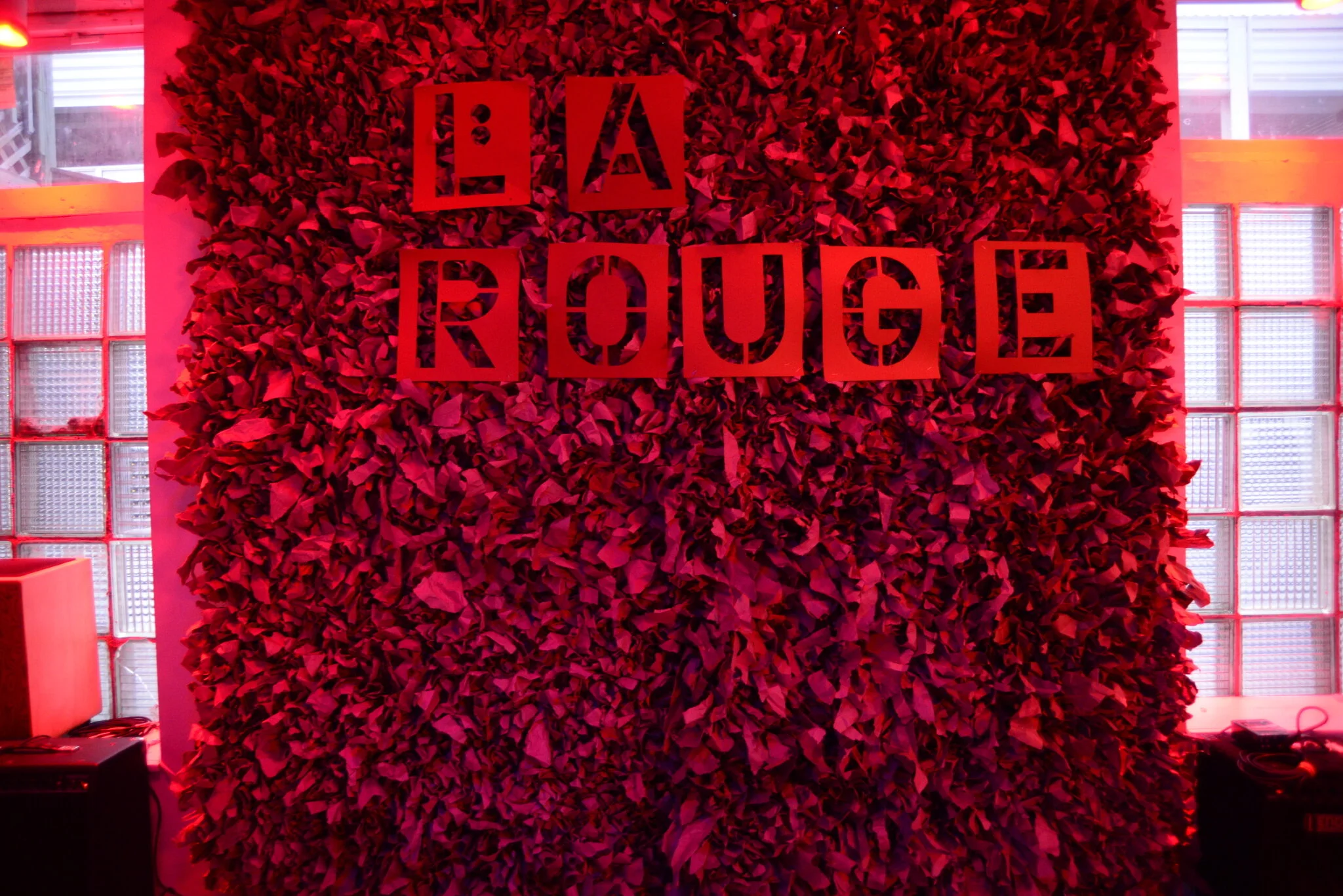 La Rouge — Chris Elliott / Communications