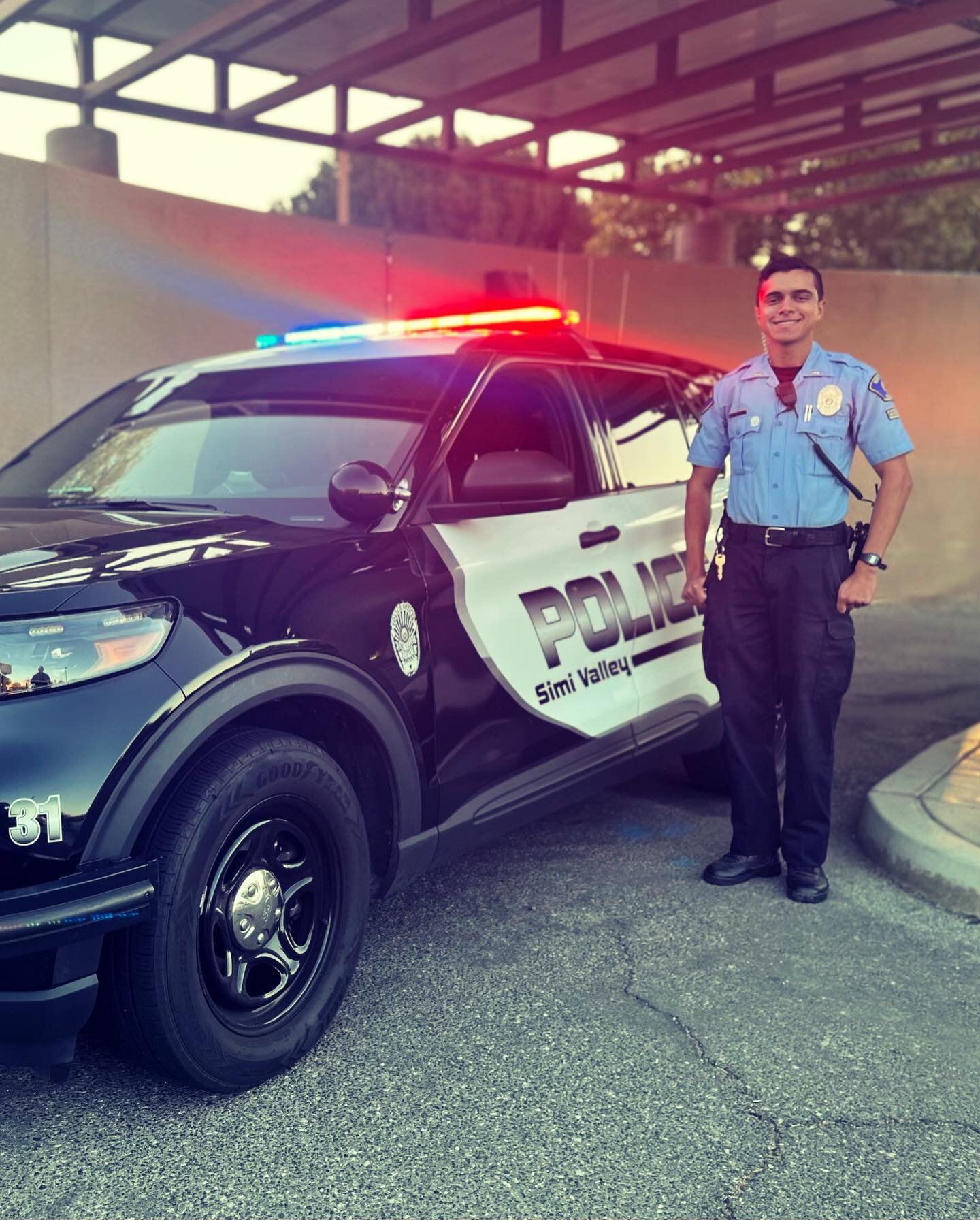 A few nights ago, Simi Valley Police Explorer Lt. Pelayo did a ride along with Officer Waldrop. Officer Waldrop is one of many Simi Valley Police Officer Explorer Advisors. He also works the night time shift. If you like to put a face to the name, ch