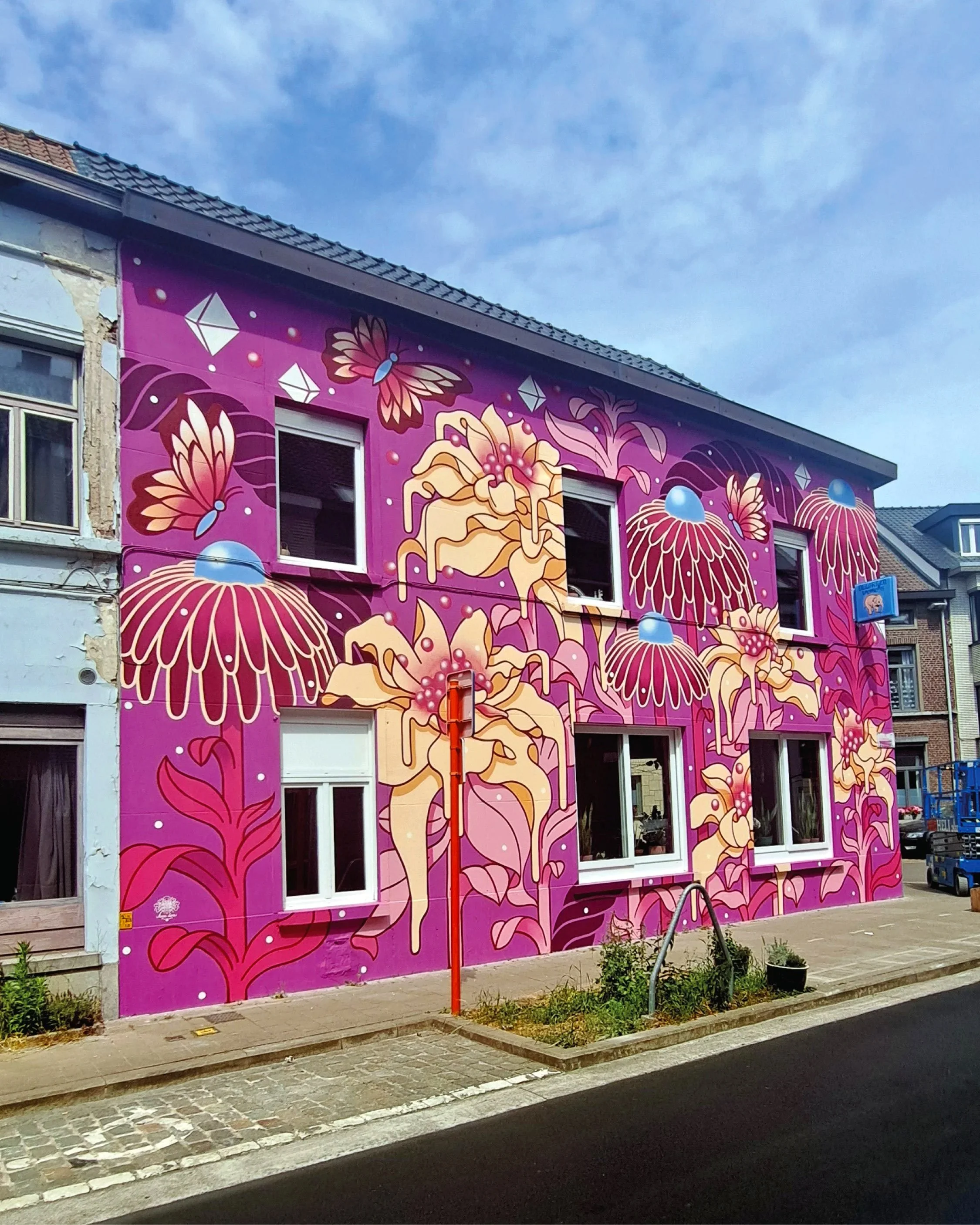  “Bloeiende toppen” (Flowering Buds)  20’x30’ Exterior Acrylic Paint, Spray paint.&nbsp;  Bij Cafel, Ghent, BELGIUM - 2025    Client: City of Ghent + Wallin Production 