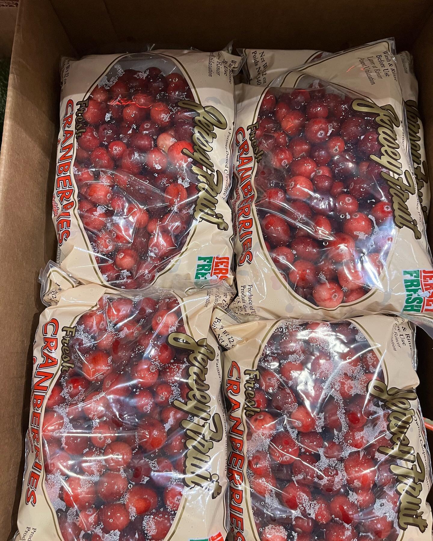 We like to say buy fresh produce from around the corner and around the world here @tmkproduce #local #cranberries #Australian #bloodorange #WashingtonState #redanjoupear #california #persimmon #autumncrisp #grapes and #bonipak #lettuces #westernveget