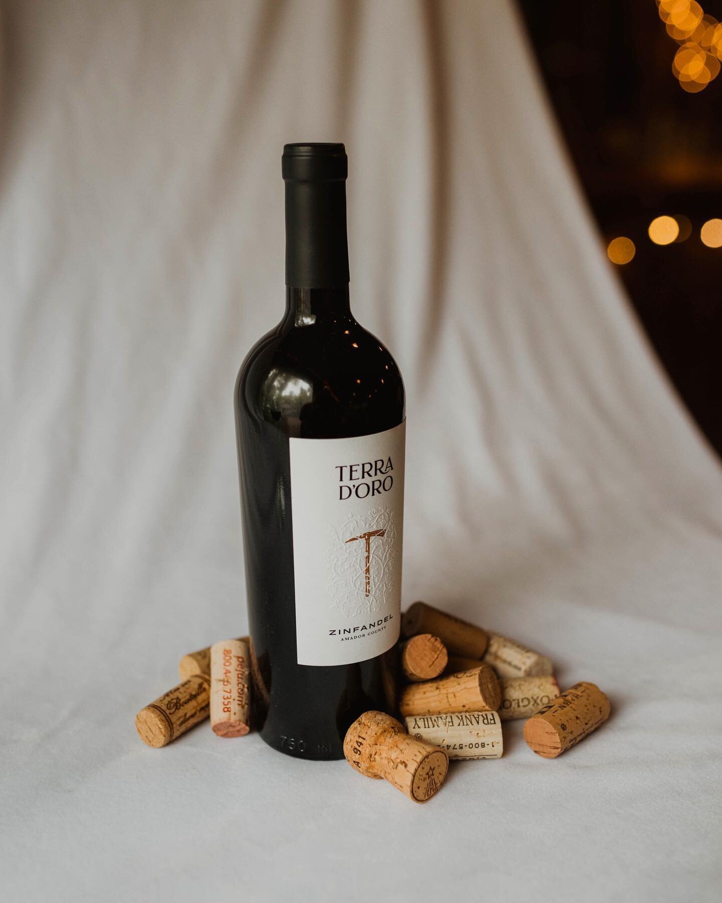 Happy #winewednesday ✨ This weeks feature is the Terra d'Oro Amador Zinfandel! ⁣
.⁣
.⁣⁣
⁣
&ldquo;An abundance of plums and flavors of dense, juicy blackberries excites the senses with a round mouthfeel of well-integrated tannins on the finish. This w