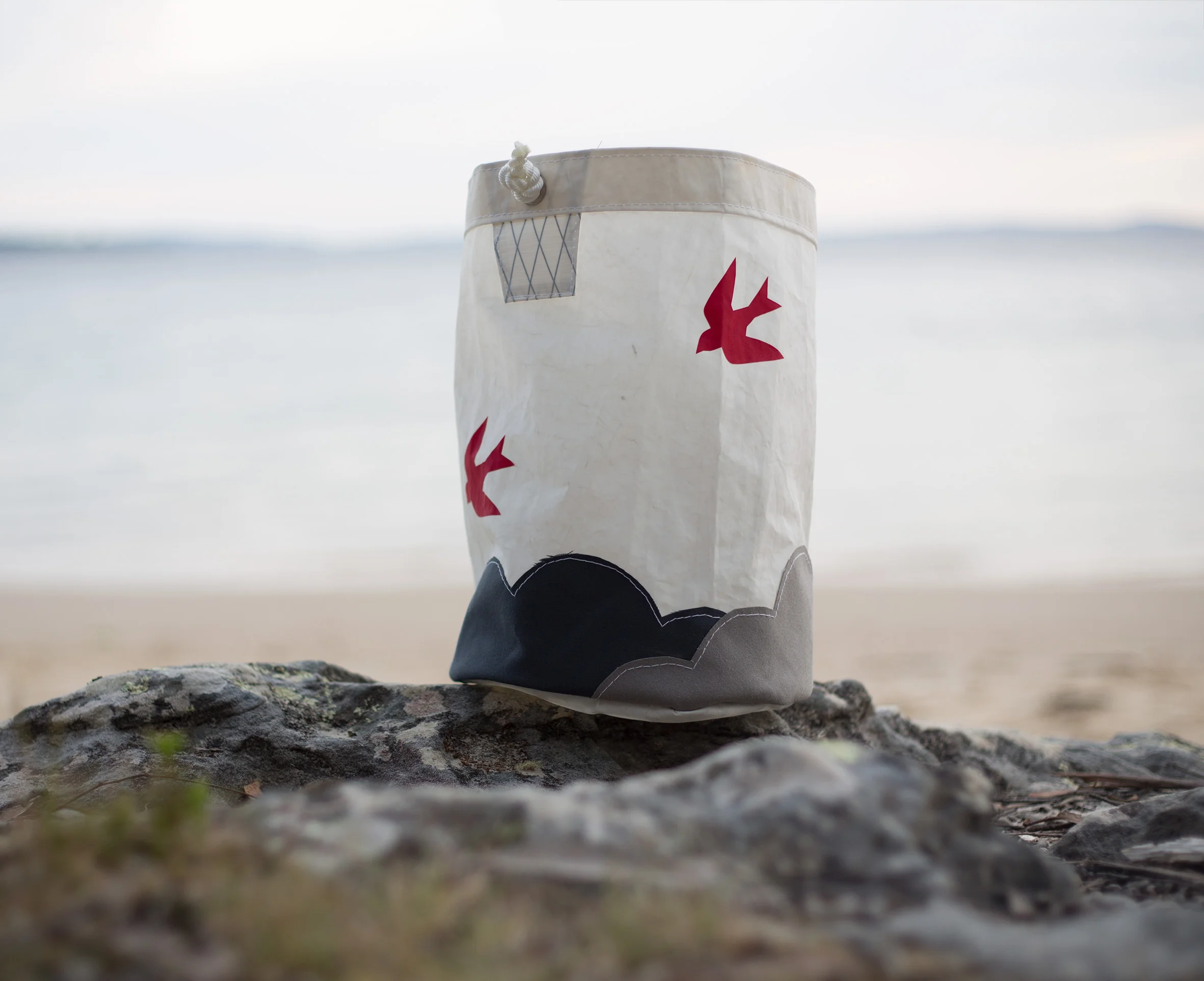 cload-bag-at-the-beach-#1.jpg
