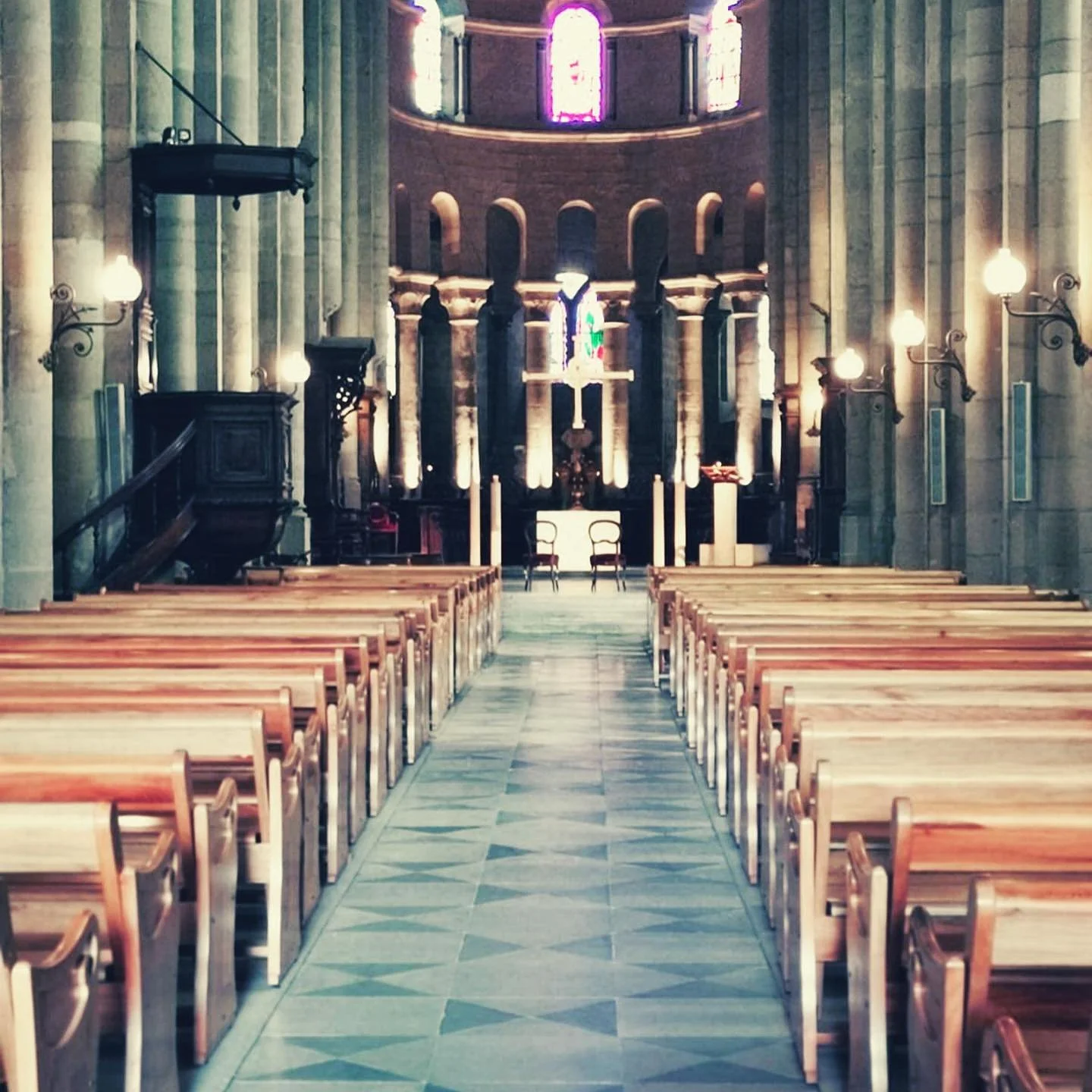 Magnifique journ&eacute;e &agrave; Valence! Camille, #Simon vous &eacute;tiez touchants et magnifiques 
#wedding
#gospel
#singer 
#vindhonneur 
#vivelesmaries 
#gospelmusicians #gospelmusic #loveisinthehair #cathedrale #valence