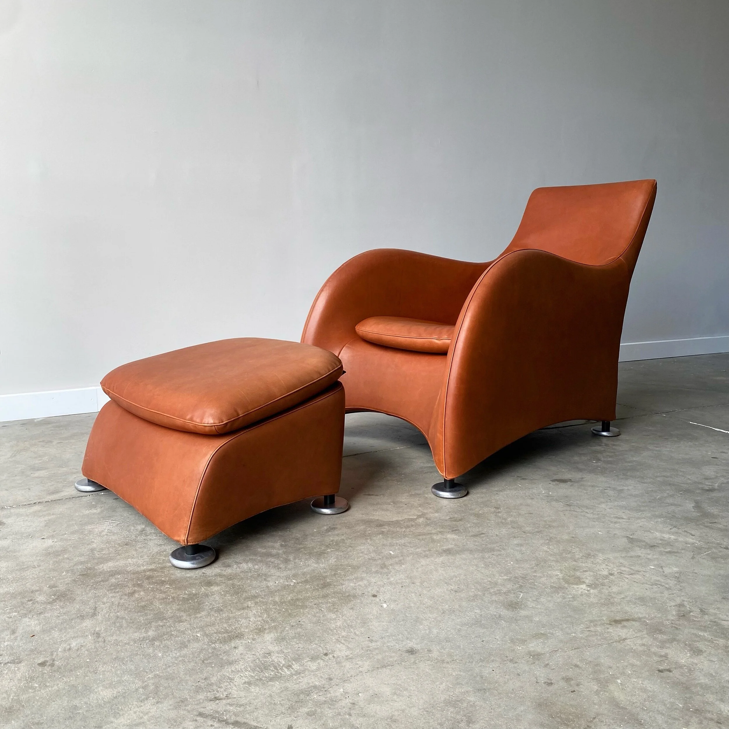 lounge and ottoman in very good vintage condition.