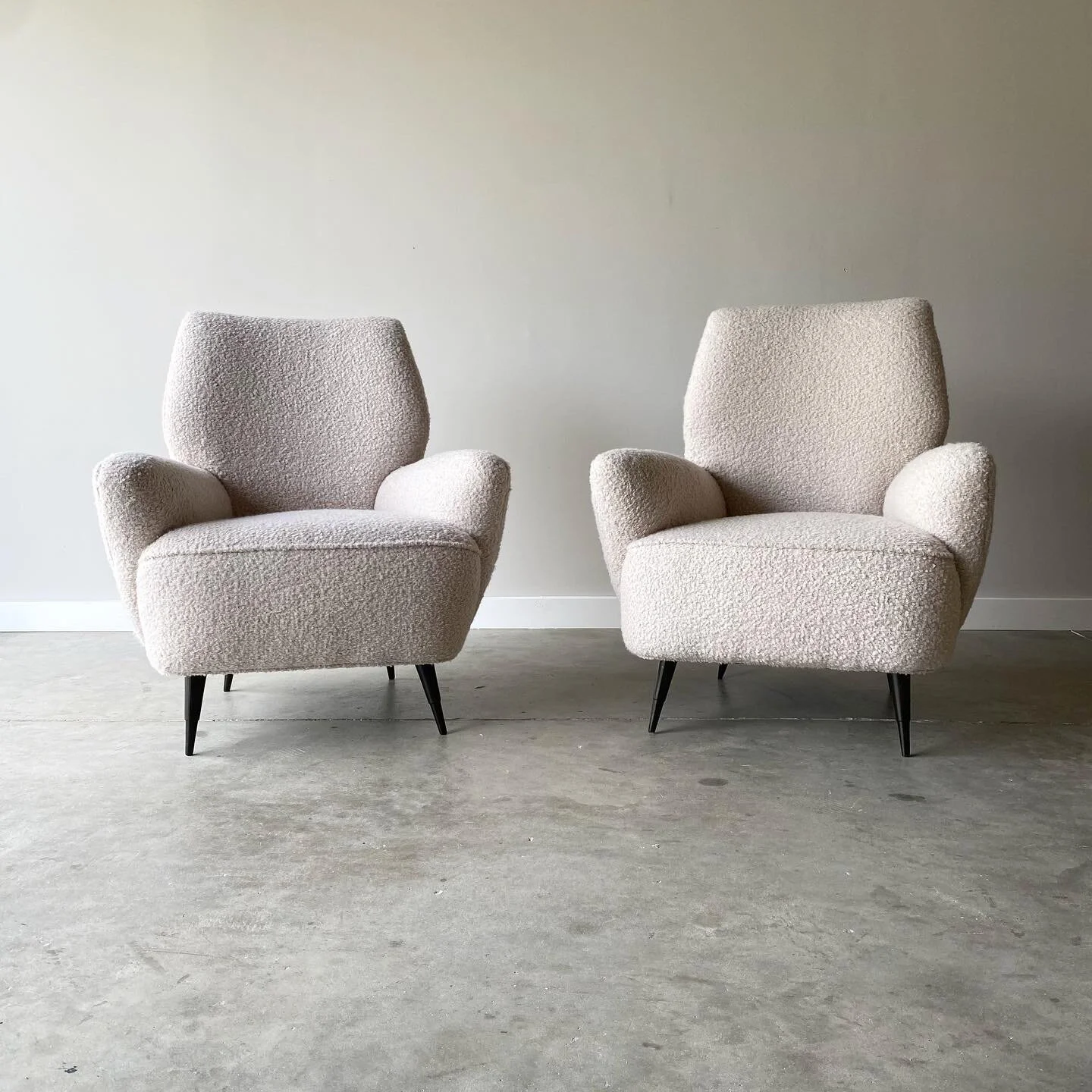 A dynamic pair of mid century Italian armchairs. In the style of Gio Ponti these have a cozy feel and sculptural silhouett