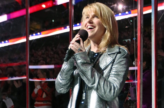 lauren_hart_singing_flyers_game_2.jpg
