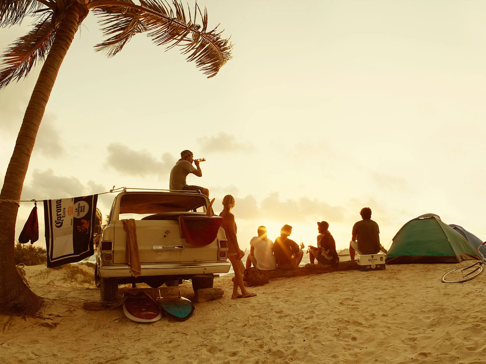 corona_car_camping_1600x1200.jpeg