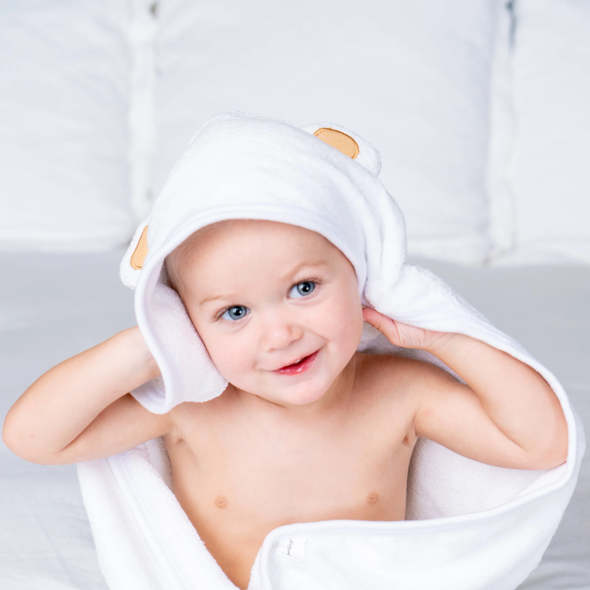 WhiteandYellowBabyHoodedTowel-4.JPG
