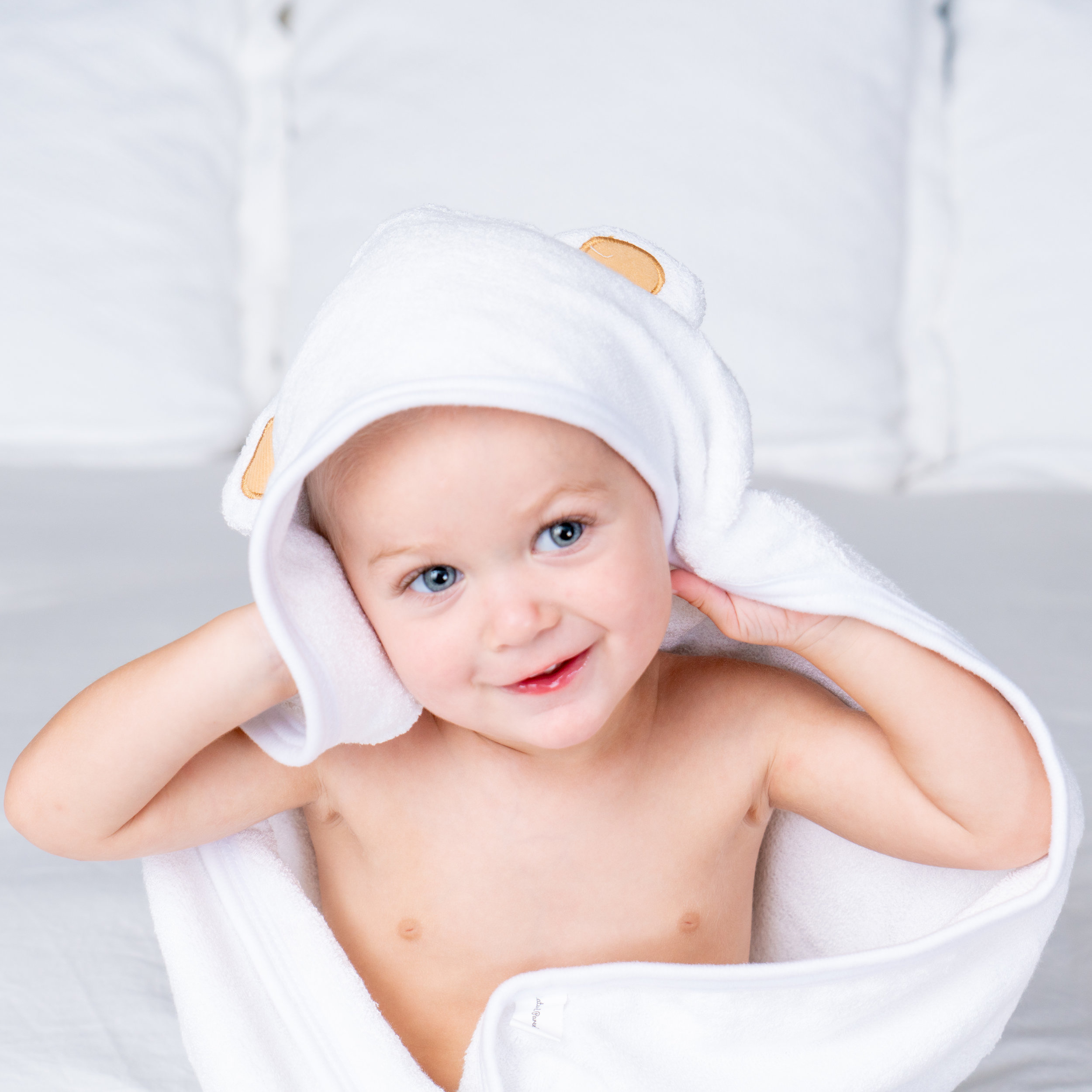 WhiteandYellowBabyHoodedTowel-4.JPG