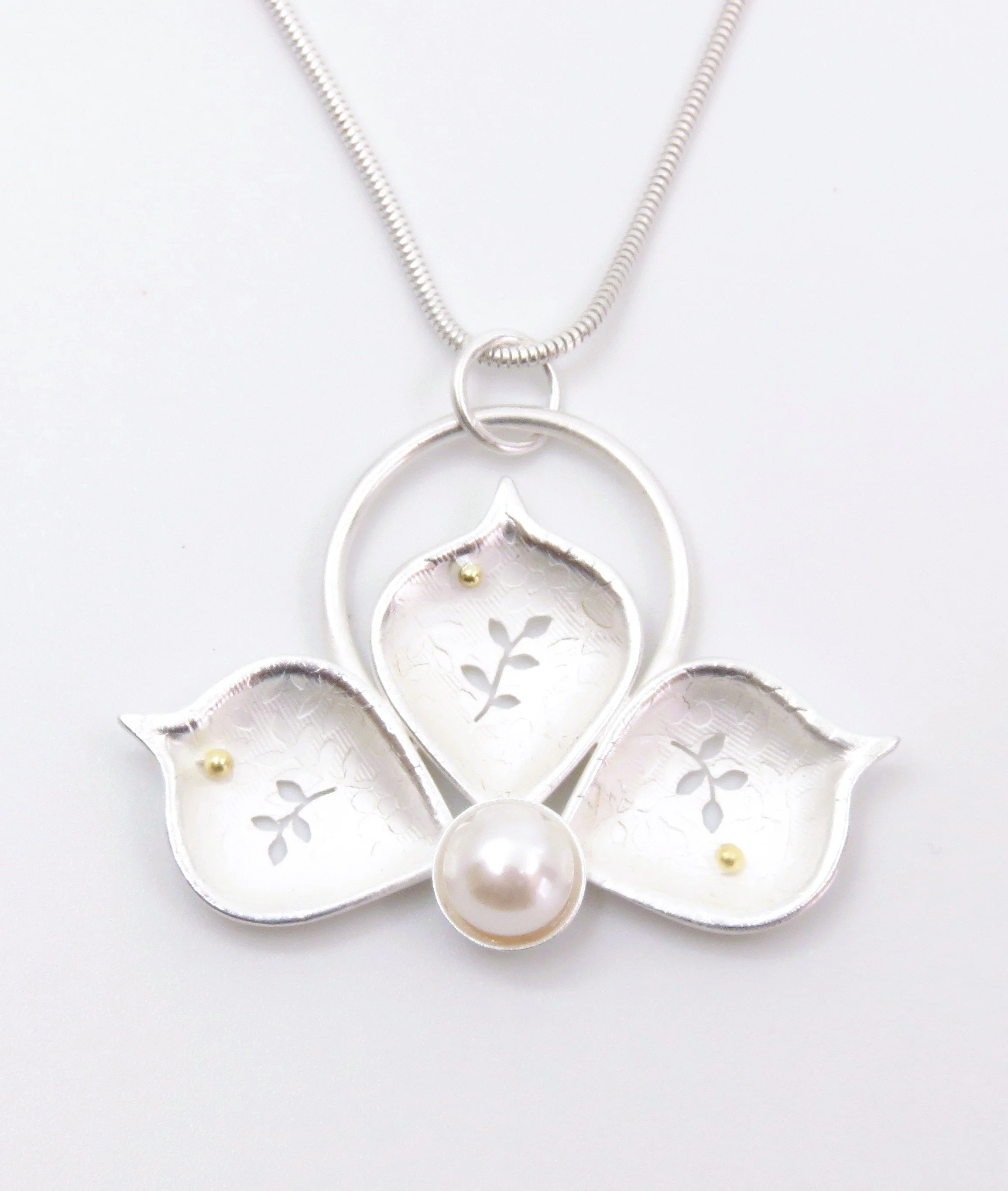 Pointed Three Leaves Pendant