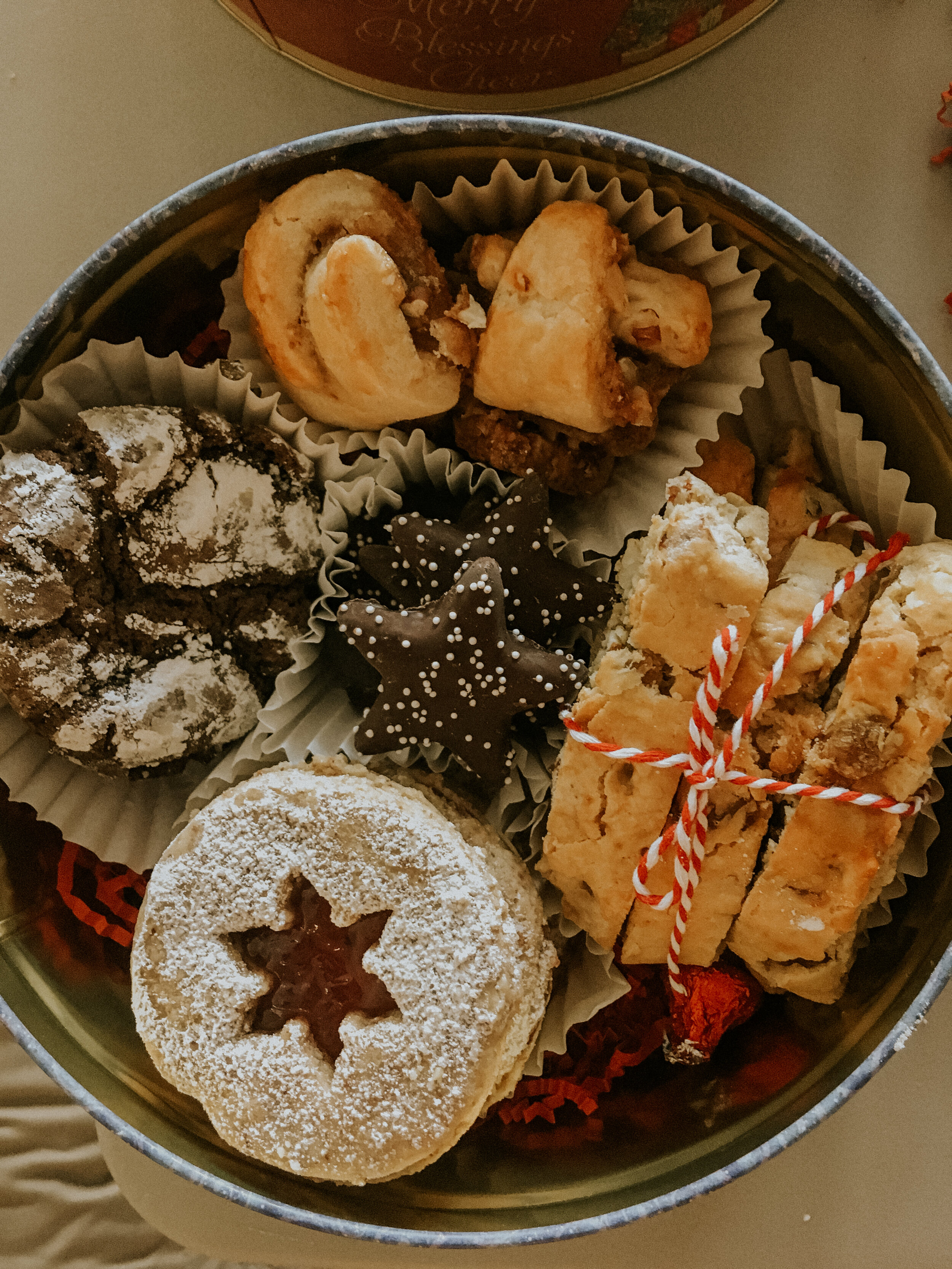 Gingerbread Cookie Tin