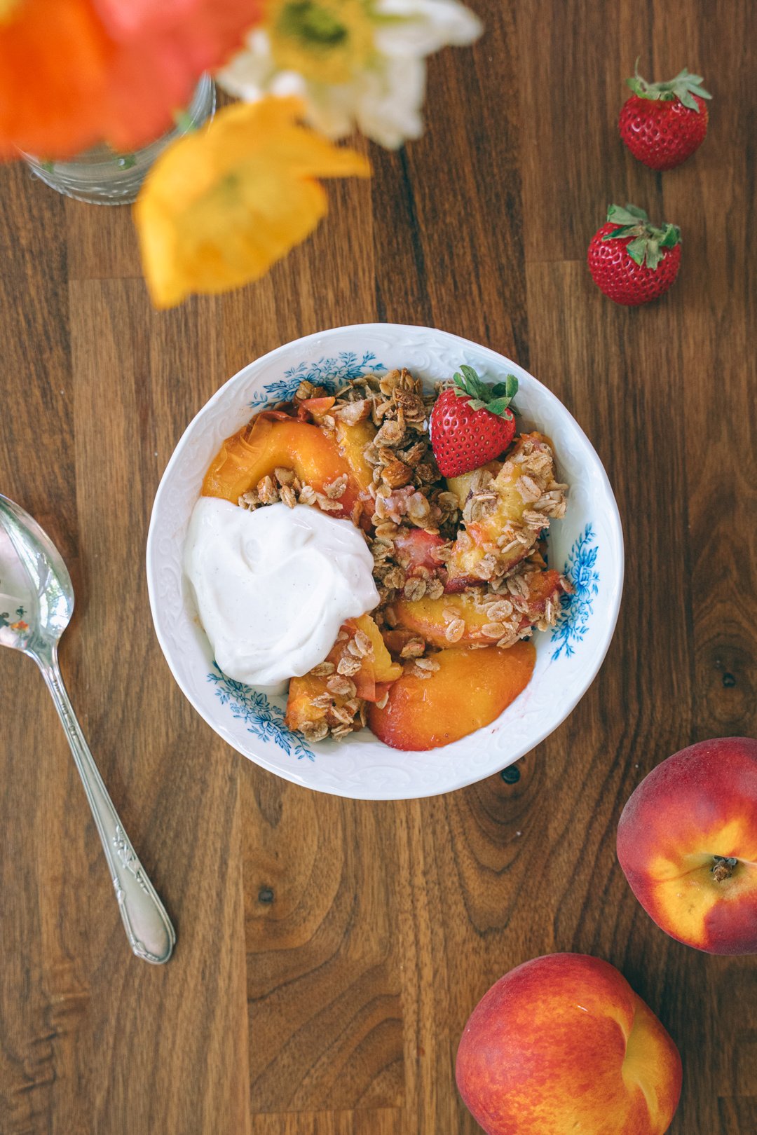 Peach &amp; Strawberry Breakfast Crumble