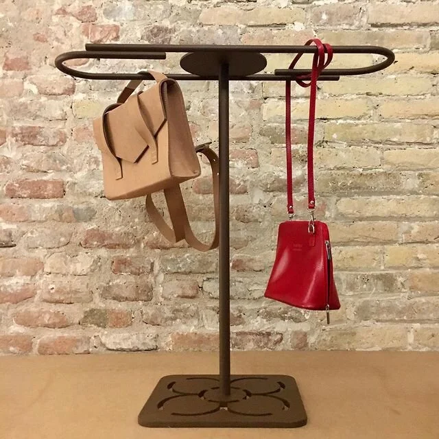 Hangerclip New business: Where do I leave my bag?