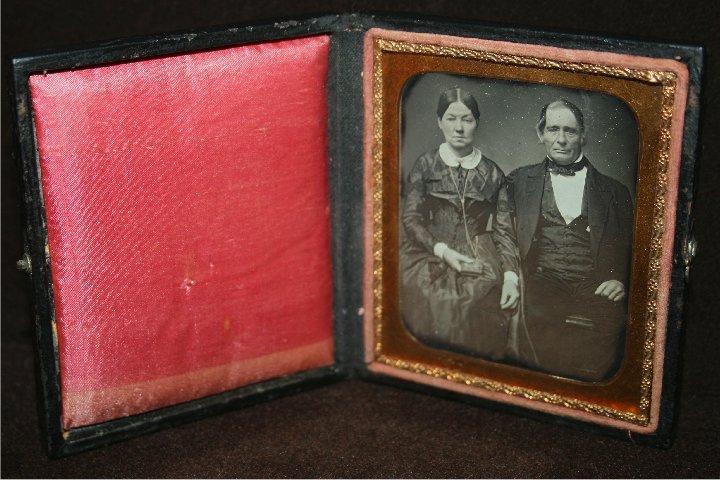 6thPlateDagHusbandAndWifeHoldingCase (1).jpg