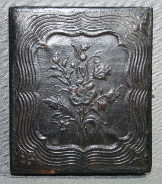 6thPlateDagHusbandAndWifeHoldingCase (3).jpg