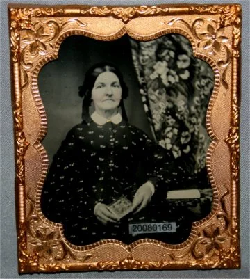 6thPlateAmbro_GlassBacked_Woman HoldingExactCase (3).jpg