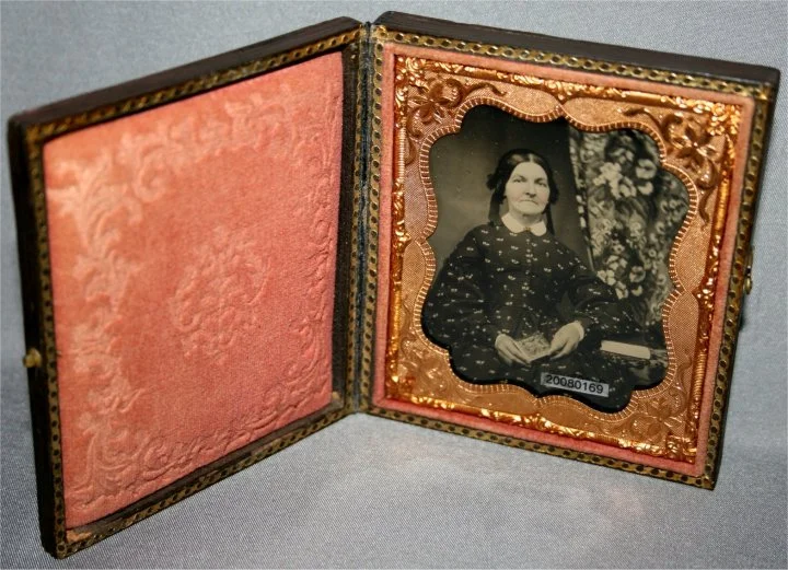 6thPlateAmbro_GlassBacked_Woman HoldingExactCase (1).jpg