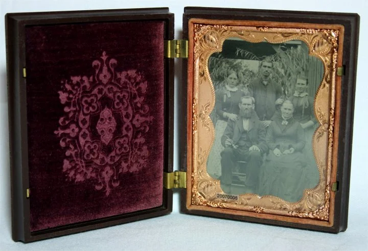 4thPlateTin_IdentifiedFamilyRareCameoCase (1).jpg