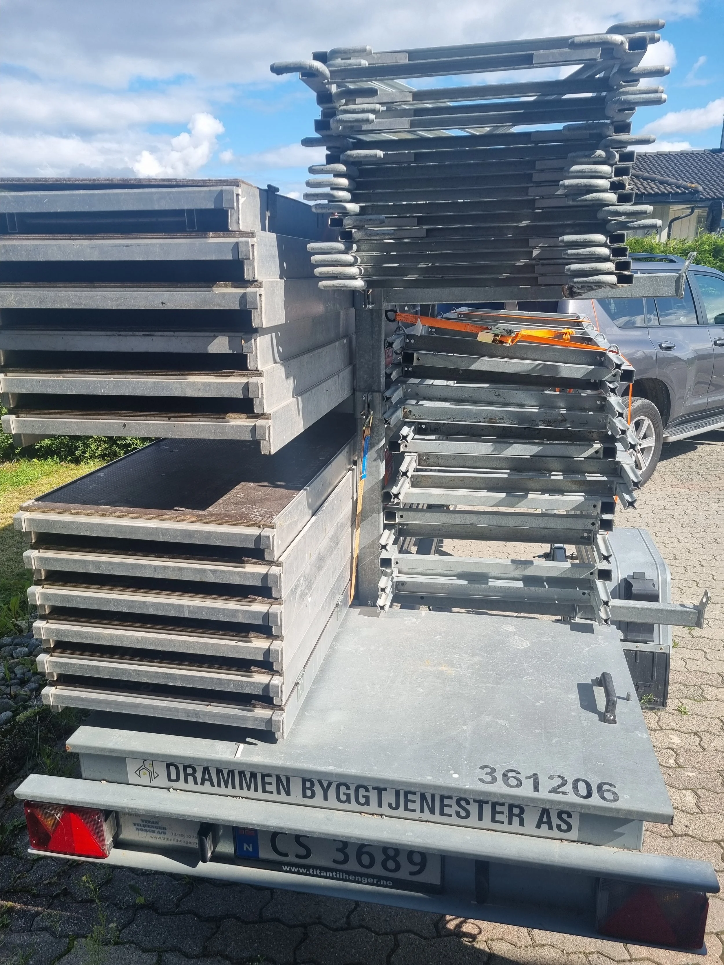 SOLGT - På vegne av bobestyrer i Drammen Byggtjenester AS har vi 2 stilas hengere til salgs
