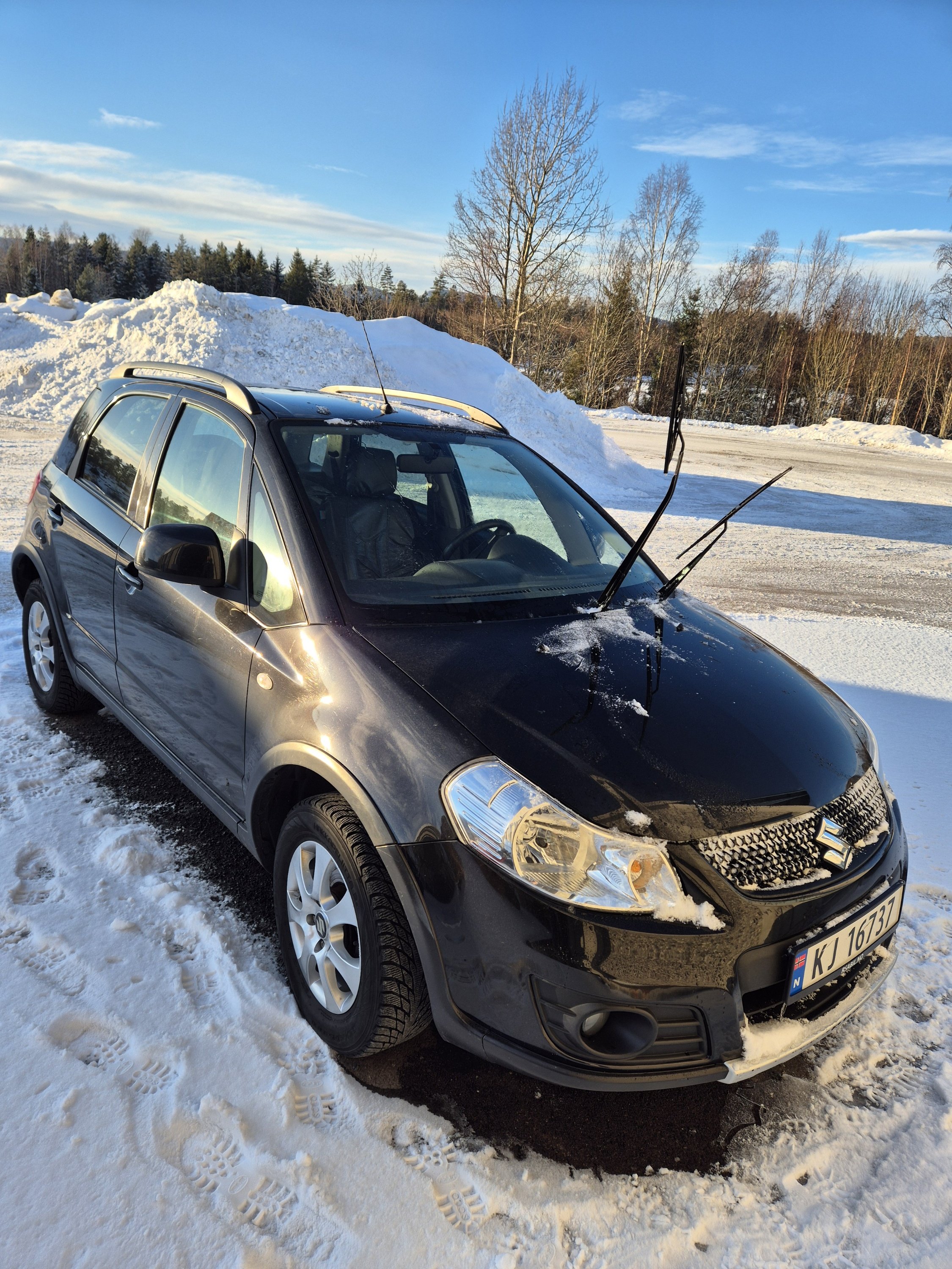 SOLGT - bud kr 96.000 På vegne av bobestyrer har vi en Suzuki SX4, 2015 modell, KJ16737 til salgs. EU10.05.25