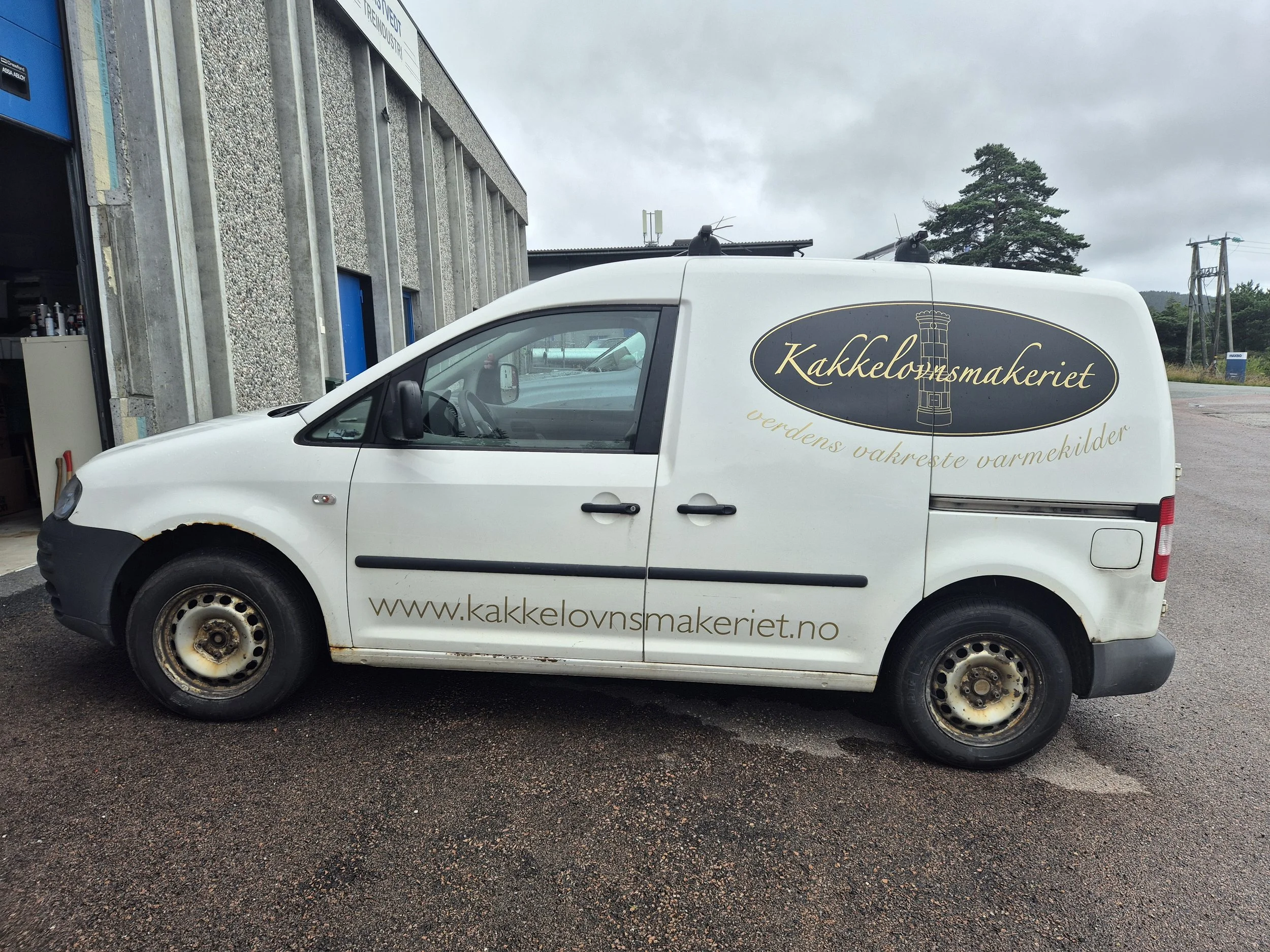 SOLGT - Kr 13.000 -På vegne av bobestyrer har vi en VW Caddy varebil til salgs.