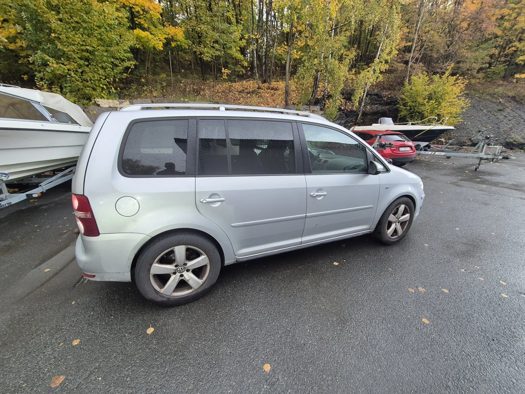 SOLGT -På vegne av bobestyrer til Multi Carpark AS har vi 4 biler og en tilhenger til salgs.