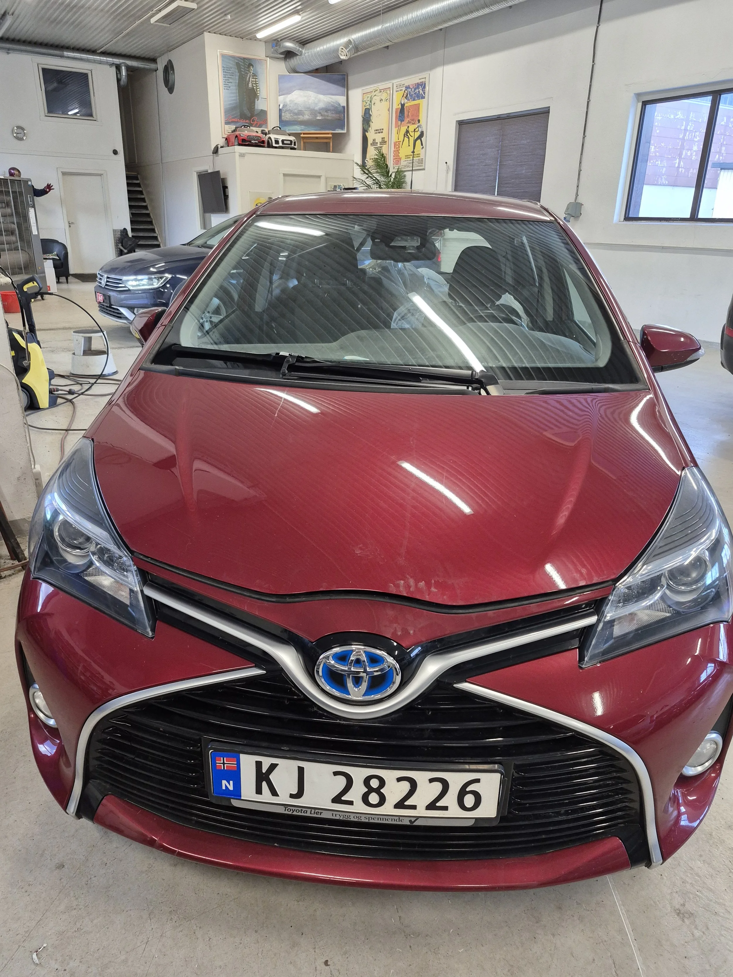 SOLGT 120.000 kr -På vegne av bobestyrer har vi en Toyota Yaris Hybrid til salgs.