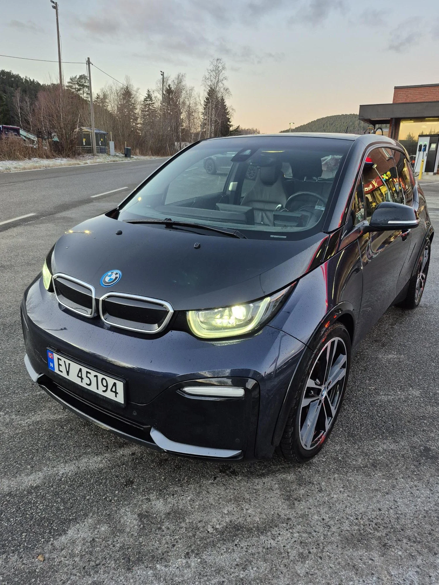 MOTTATT BUD Kr 133.000 - På vegne av bobestyrer har vi en BMW I i3s, 2019 modell til salgs
