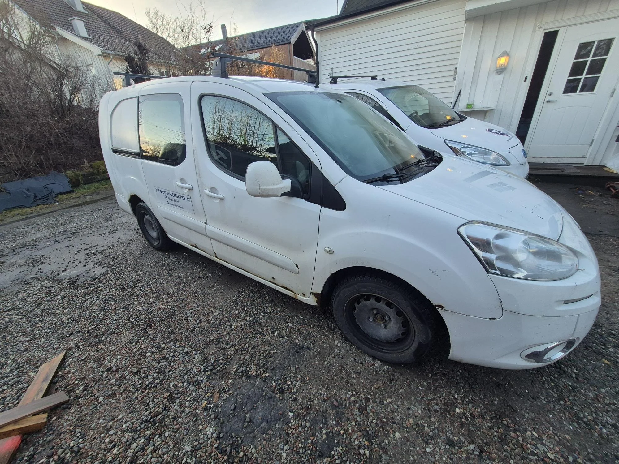 BUD MOTTATT  -På vegne av bobestyrer i Bygg og Malerservice AS' konkursbo har vi 5 biler til salg.