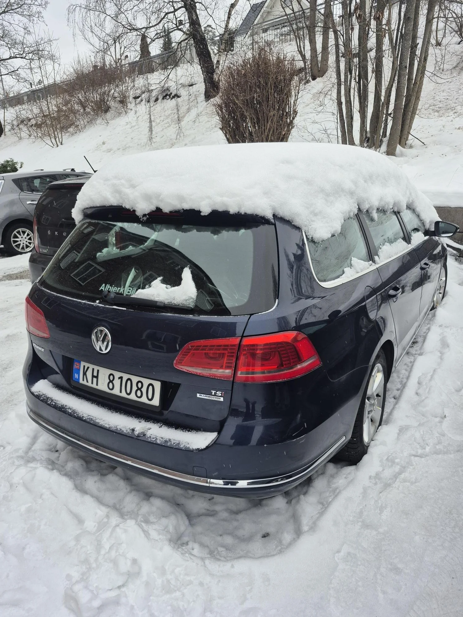 SOLGT - Kr 35.000 -På vegne av bobestyrer har vi en skolebil, VOLKSWAGEN PASSAT til salgs. 2011 modell