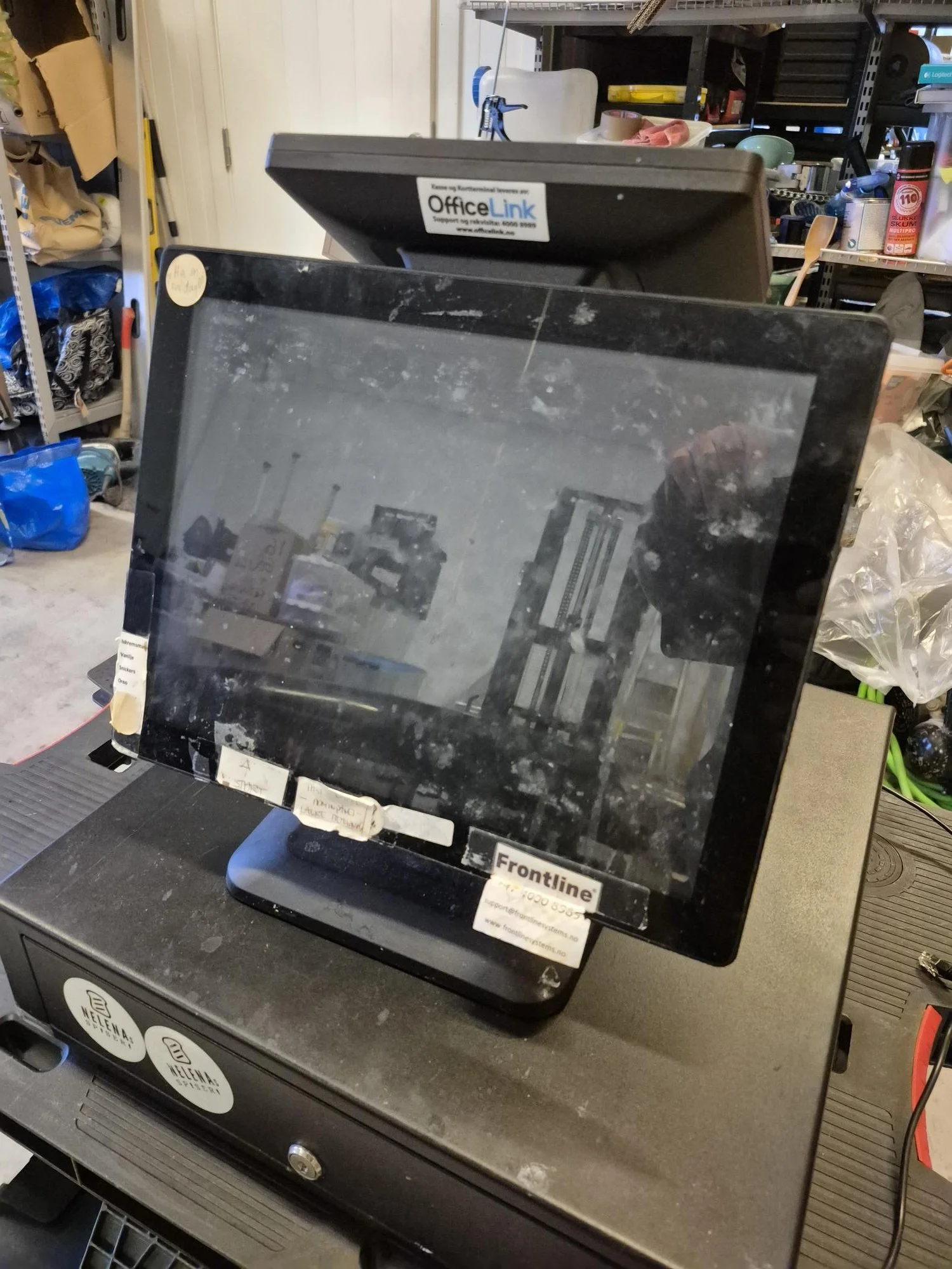 På vegnet av bobestyer har vi et kassesystem med terminal til salgs