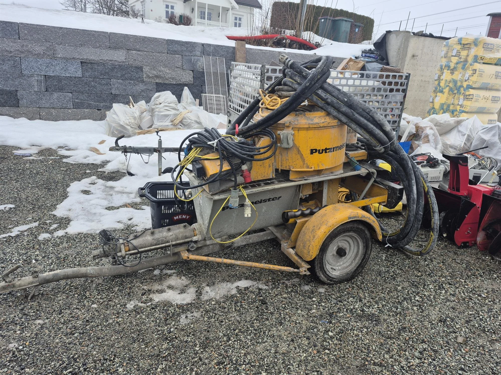 MOTTATT BUD Kr 25.000 eks På vegne av bobestyrer har vi Putzmeister sementpumpe, Honda snøfreser mm til salgs