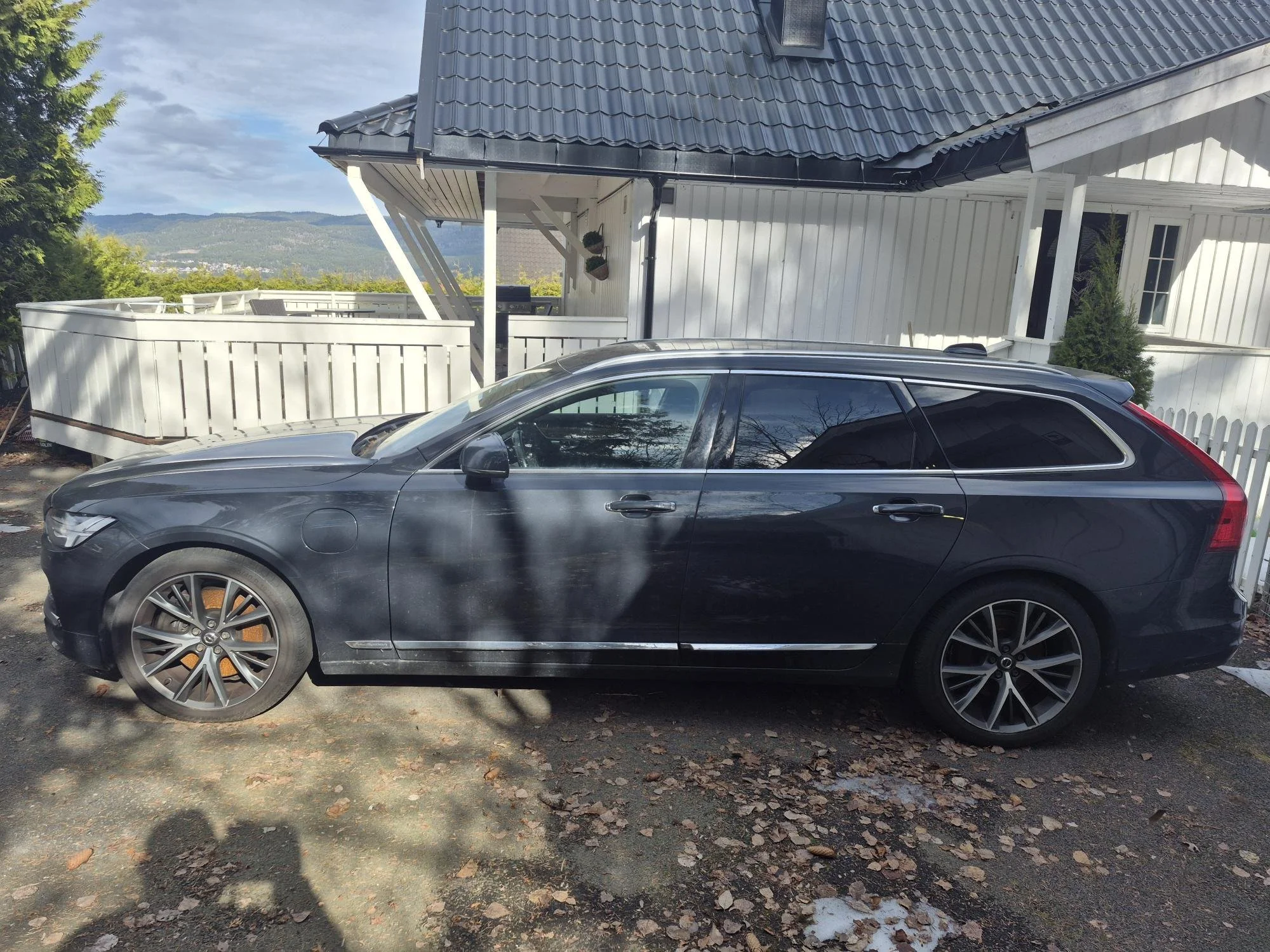 BUD MOTTATT 120.000 -På vegne av bobestyrer har vi en Volvo V90 T8 Twin Engine, 2018.