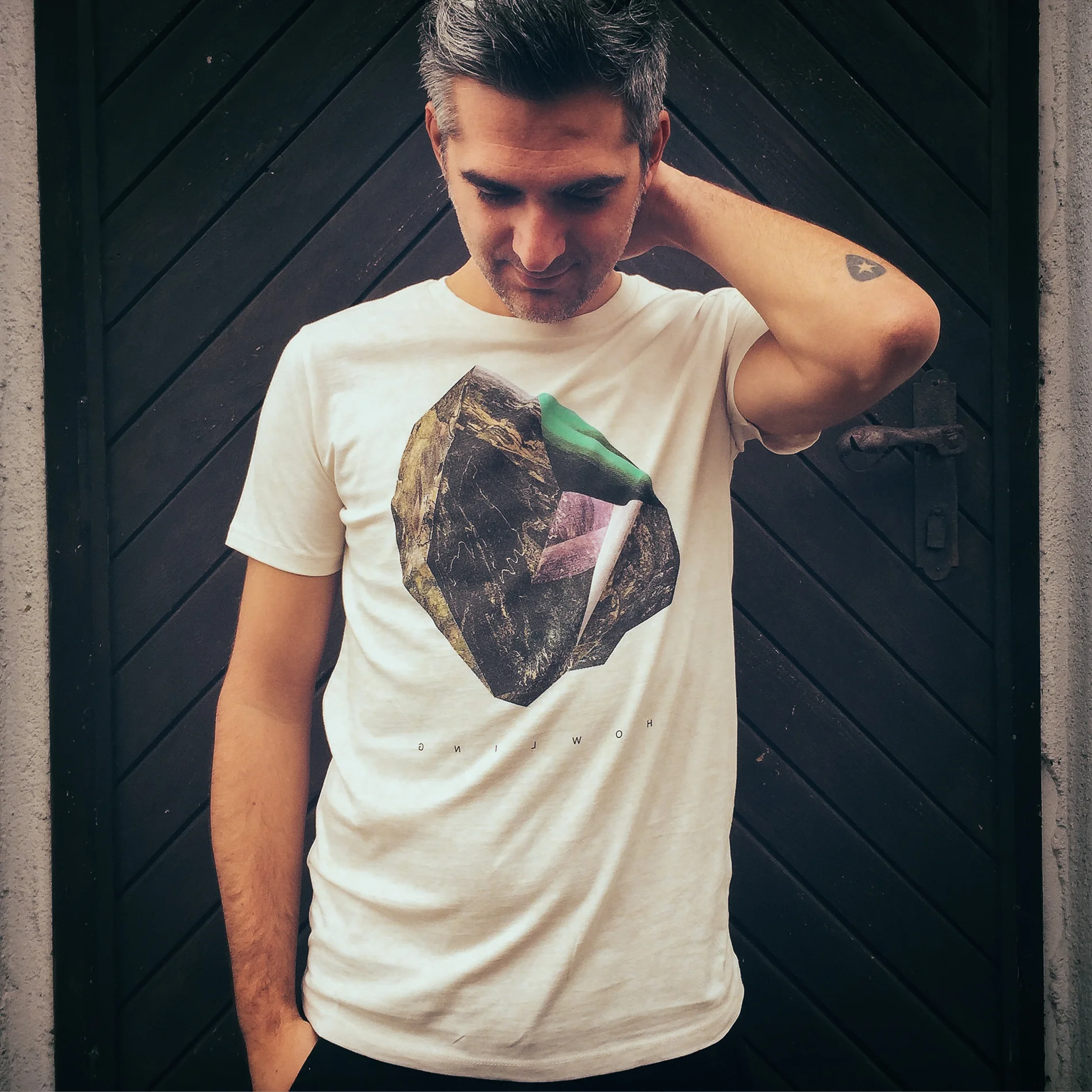 howling_tshirt.jpg