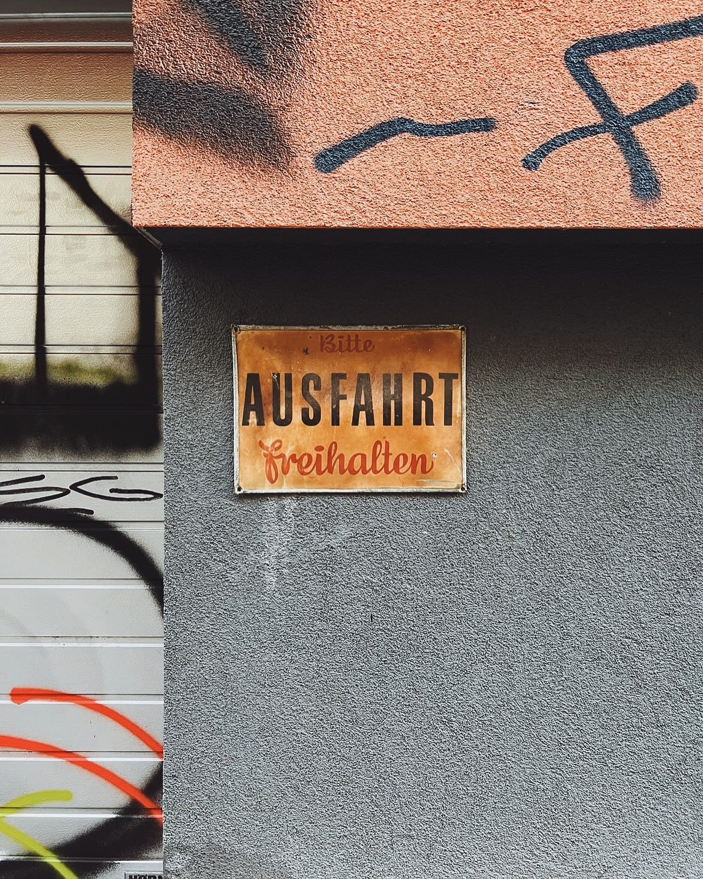 *** Ligaturenscout Feature ***
📸 @erwin_got_fxd 
Grabnergasse, 1060
#font #schrift #abc #type #typo #typografie #typography #letters #lettering #shopfront #foundtype #typeporn #dailytype #dailyfont #wien #vienna #wienfont #fontwien #curated #city #1