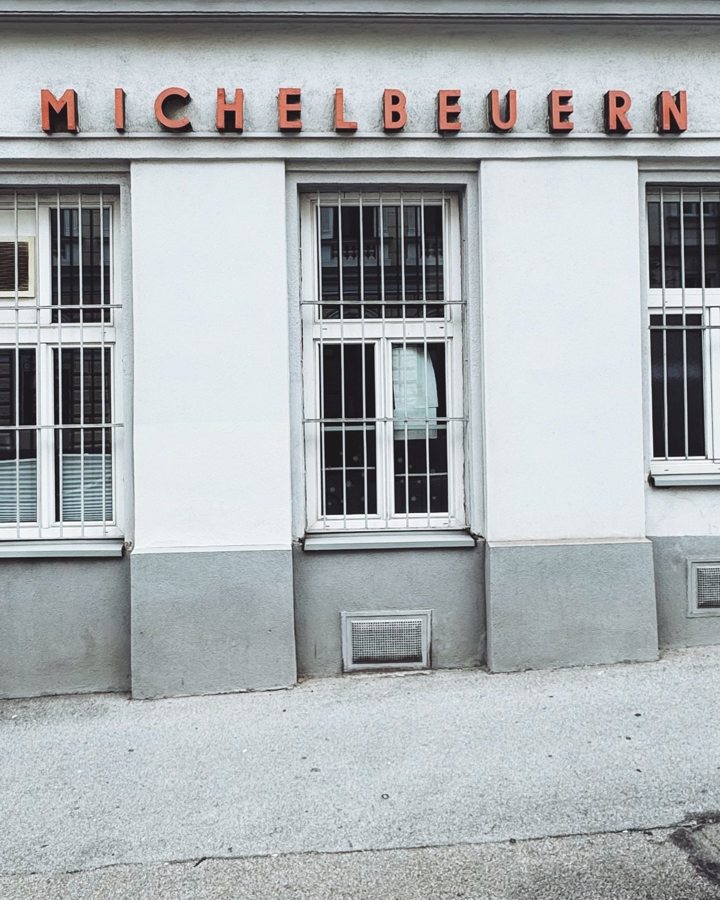 Semperstr., 1180
#
#font #schrift #abc #type #typo #typografie #typography #letters #lettering #shopfront #foundtype #typeporn #dailytype #dailyfont #wien #vienna #wienfont #fontwien #curated #city #1180 #austria #storefront #shopfrontspoetry #wienma
