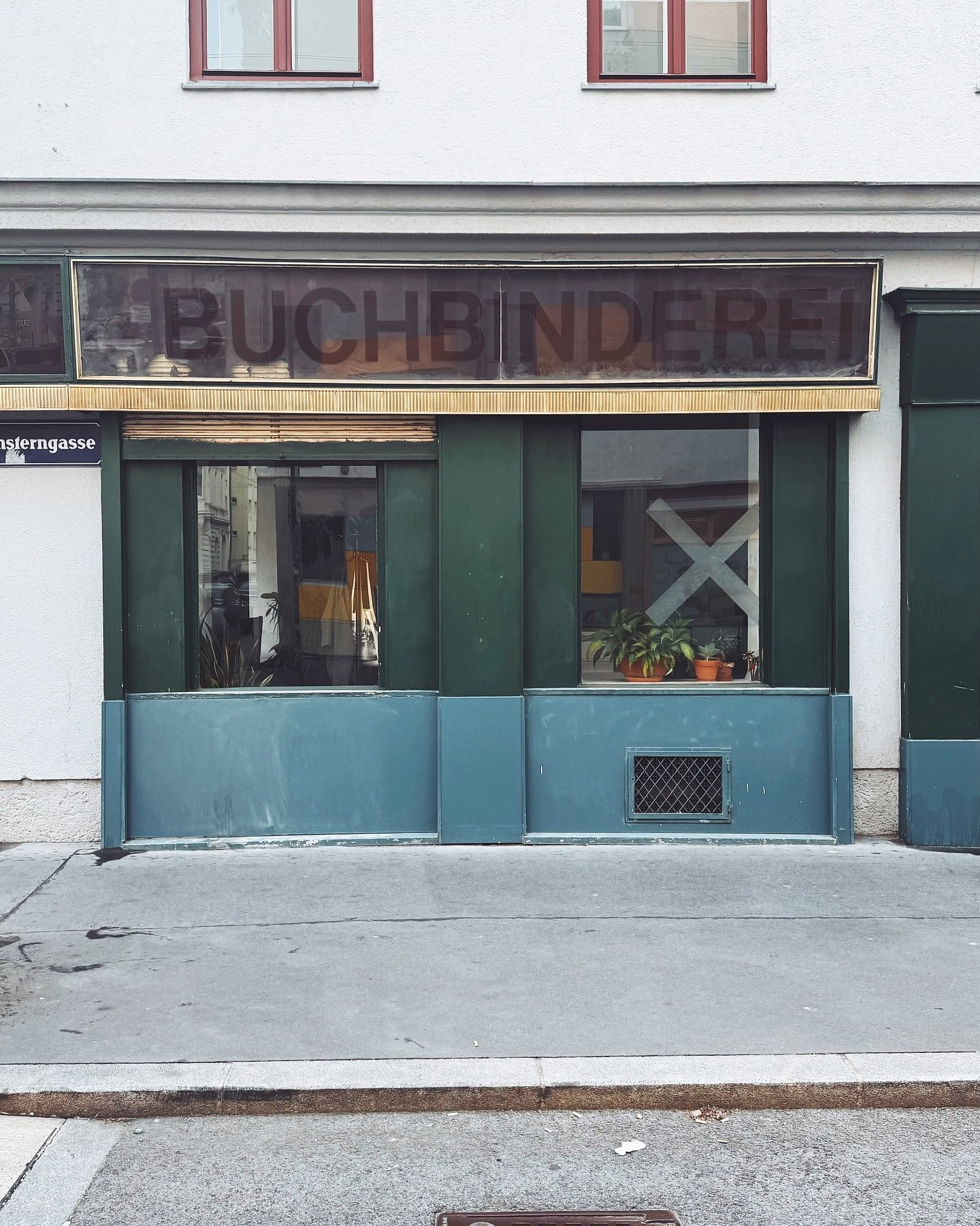 Rosensterng., 1020
#
#font #schrift #abc #type #typo #typografie #typography #letters #lettering #shopfront #foundtype #typeporn #dailytype #dailyfont #wien #vienna #wienfont #fontwien #curated #city #1020 #austria #storefront #shopfrontspoetry #wien