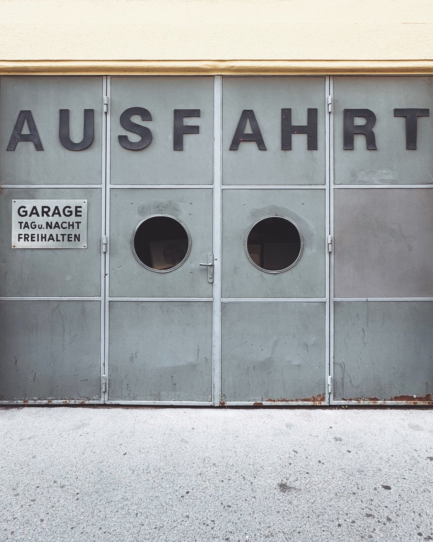 Zirkusgasse, 1020
#
#font #schrift #abc #type #typo #typografie #typography #letters #lettering #shopfront #foundtype #typeporn #dailytype #dailyfont #wien #vienna #wienfont #fontwien #curated #city #1020 #austria #storefront #shopfrontspoetry #wienm