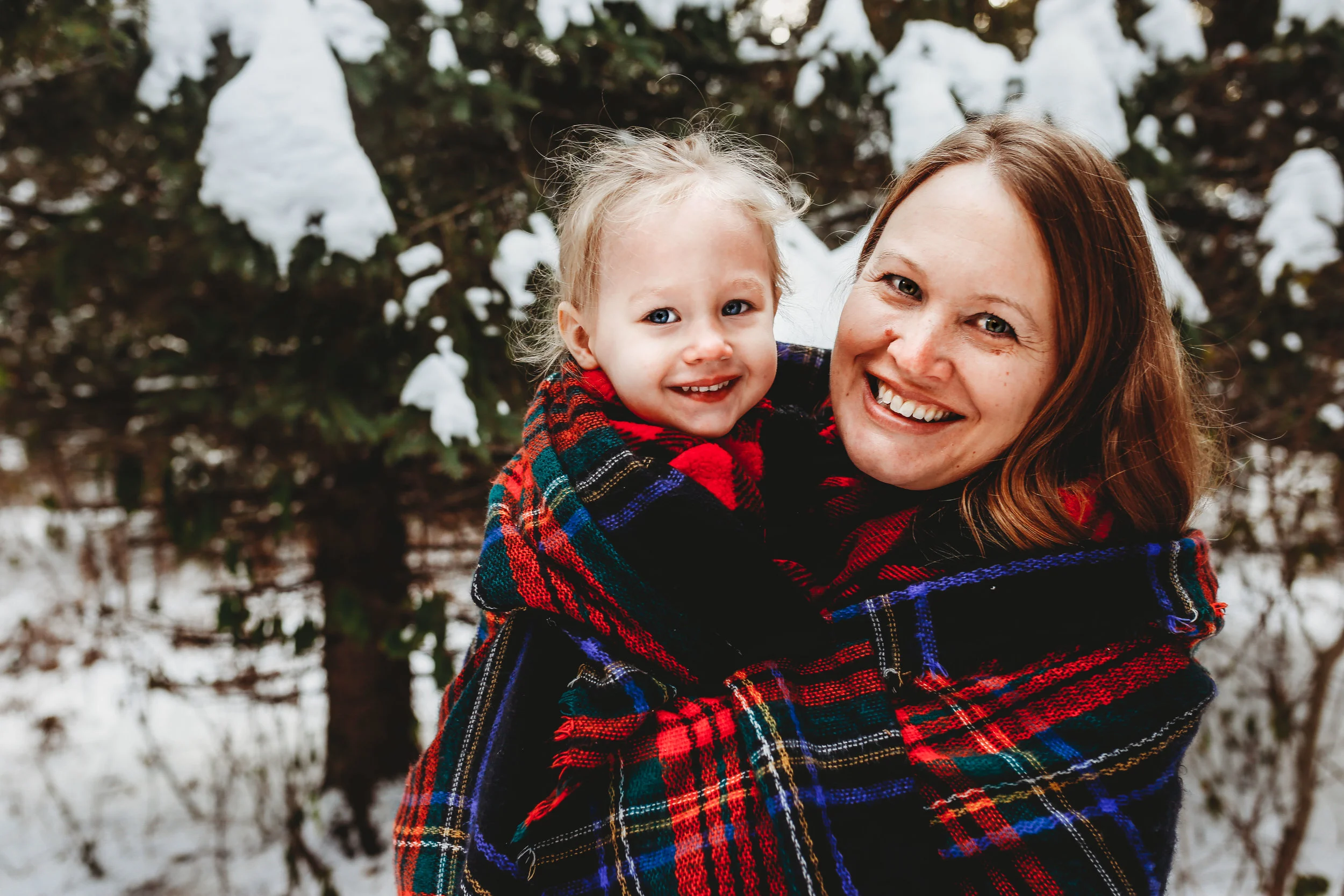 allielikophotography-ottawa-kanata-brett-outdoorchristmas-2018-27.jpg