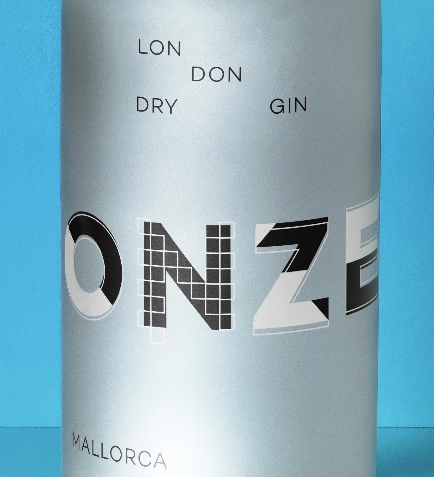 Onze_bottle_flags_front_closeup.jpg