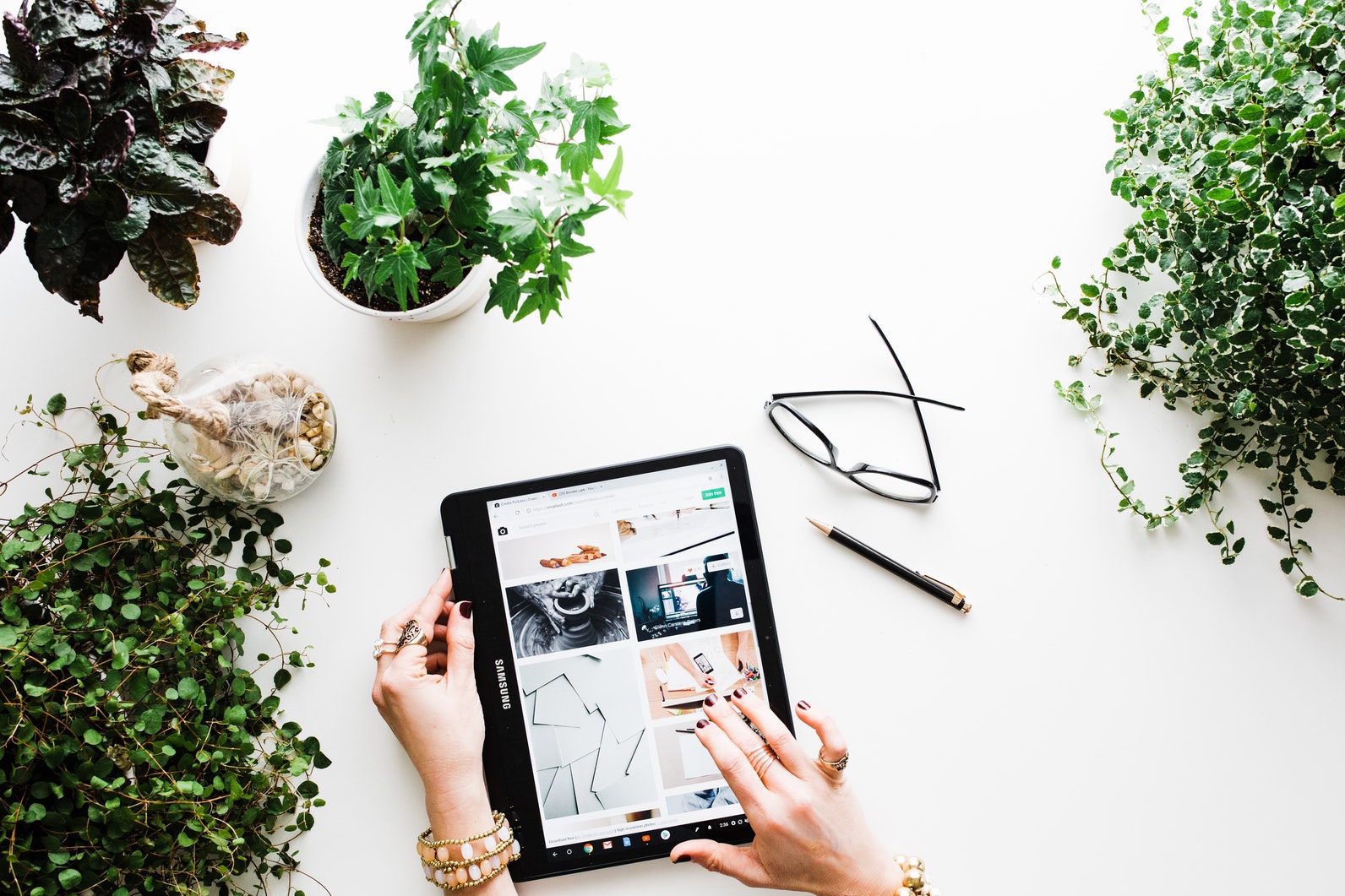 Sustainable+Lifestyle+Consultant+-+How+online+shopping+is+becoming+less+sustainable+-+Photo+by+Brooke+Lark.jpg