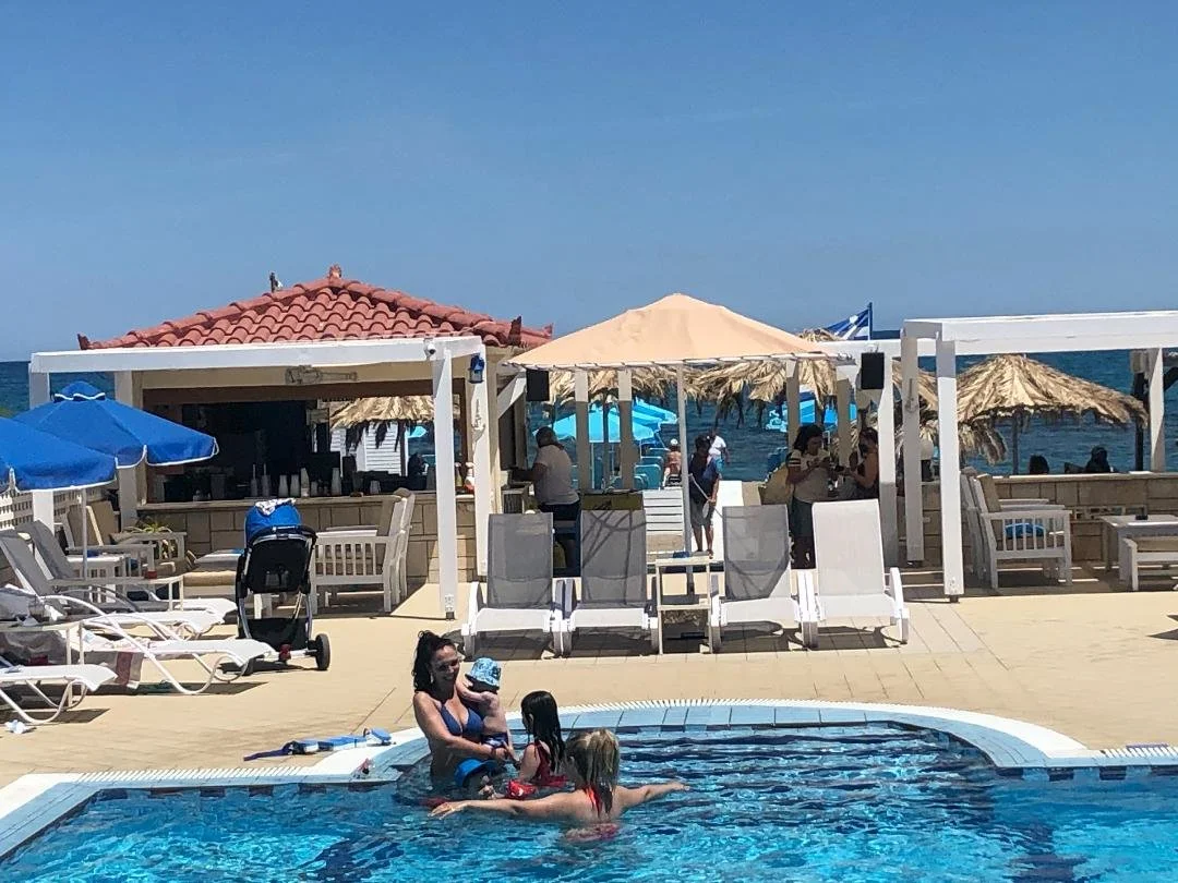 poolwithkids.jpg