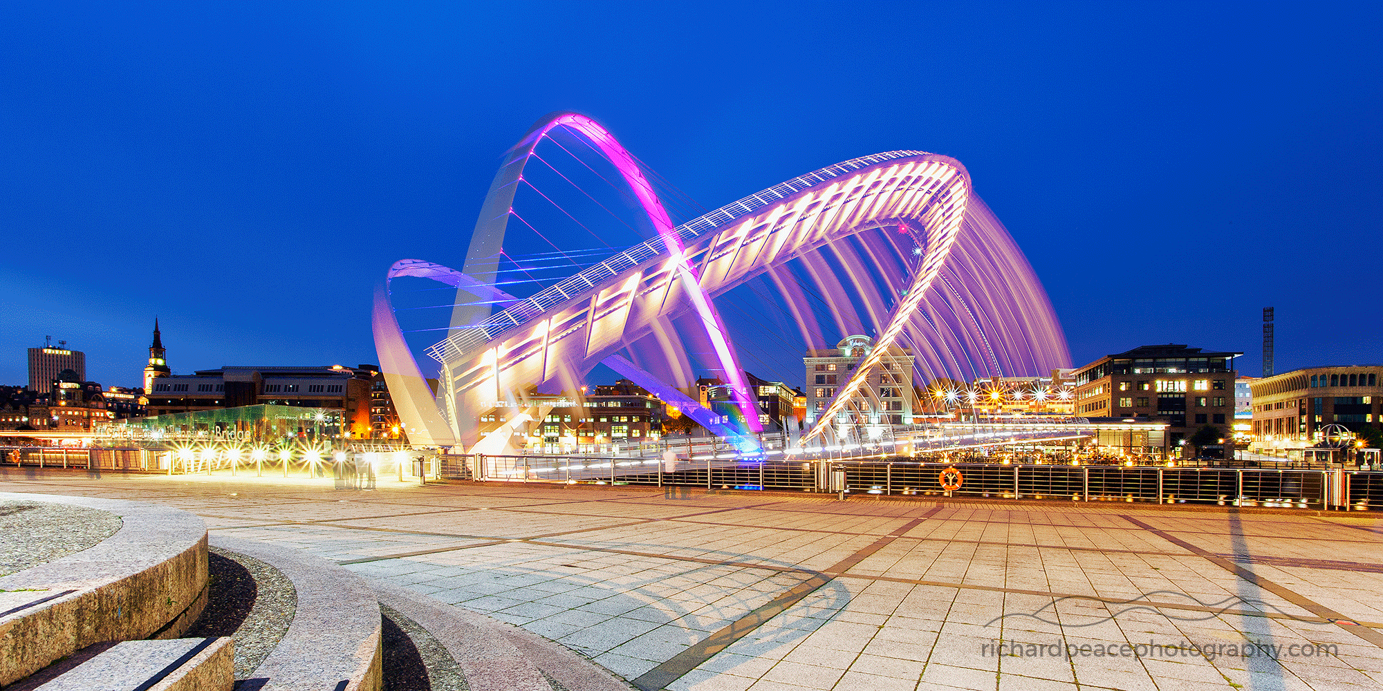 #2 blue hour 1 : bridge blink