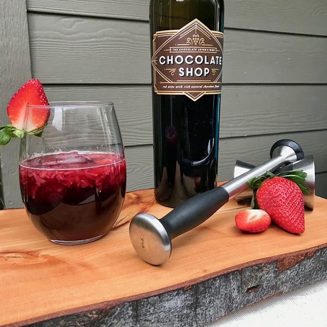Chocolate strawberry wine spritzer? Yes, please. #winewednesday