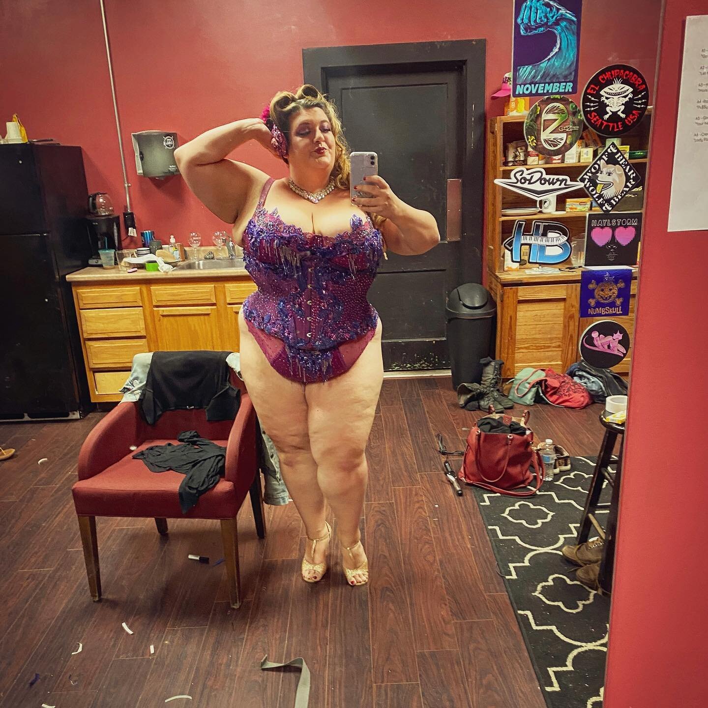 The calm before the storm. Although the dressing room is its own breed of storm, isn&rsquo;t it? #backstage #behindthescenes #plussize #dancer #plussizedancer #fatbabes #nightlife #portlandme