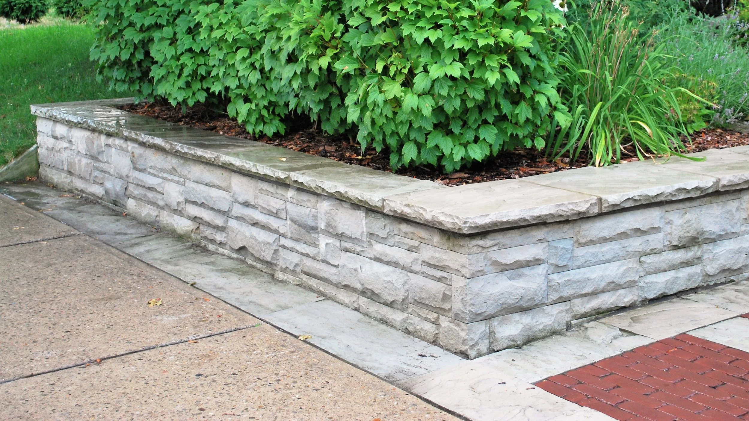 sawn bed natural stone wall.jpg