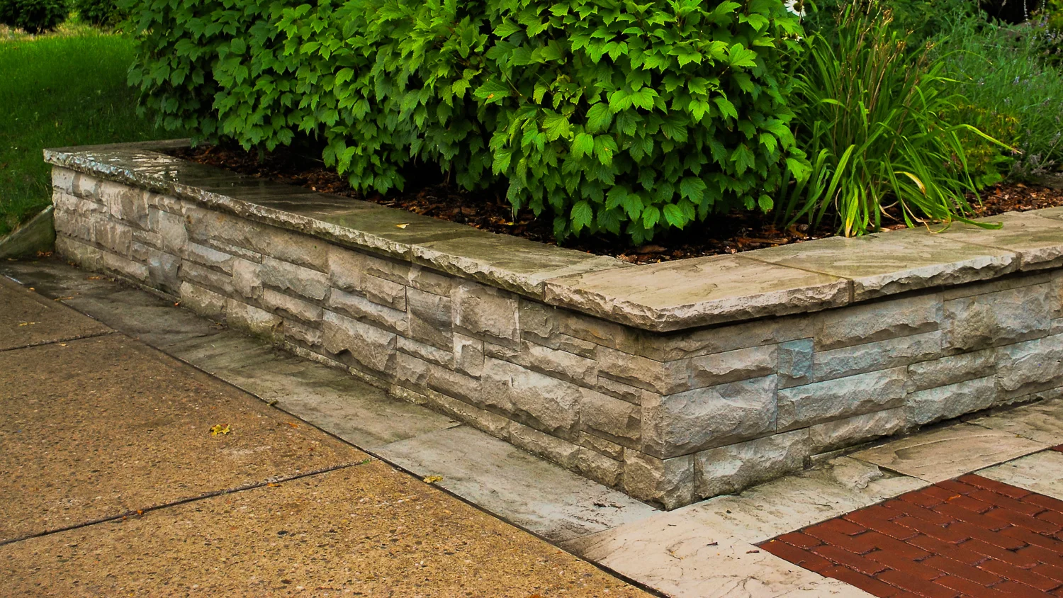 sawn bed natural stone wall.jpg