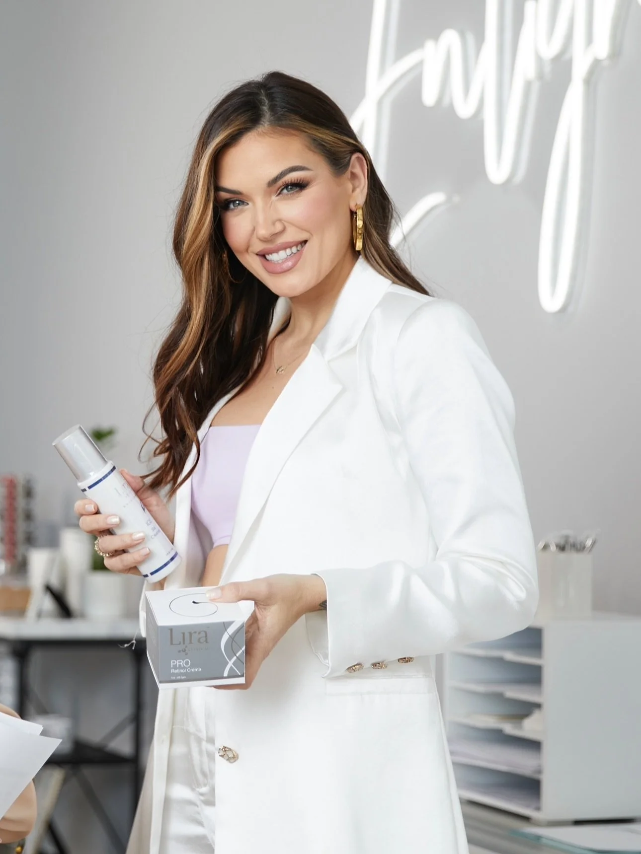 Not all peels 🧪 are created equal, here&rsquo;s why I only trust Lira Clinical for my results 👇🏼 

I&rsquo;ve been using Lira Clinical in my treatment room for over a decade and there&rsquo;s a reason why 💁🏻&zwj;♀️Their formulations are rooted i