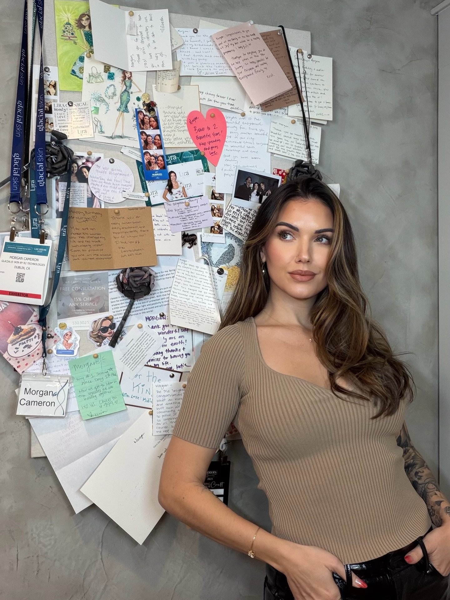 Can you guess what my love language is? 🤎
If you said words of affirmation, you&rsquo;d be right. ✍🏼 

Every note. Every card. Every handwritten thank you. Every little &ldquo;you changed my skin&rdquo; or &ldquo;you changed my life.&rdquo; I&rsquo