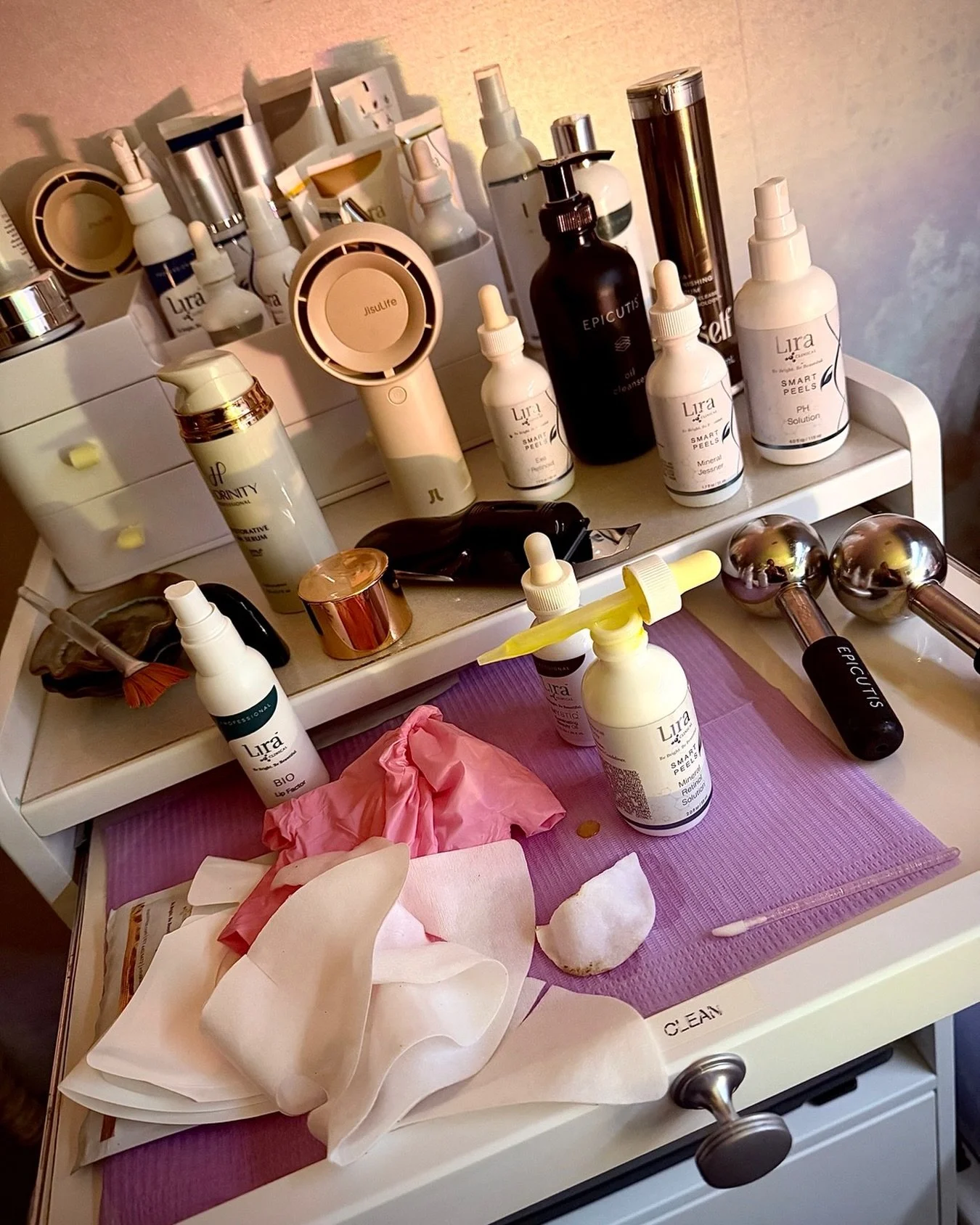 POV: you booked your facial ✨🧖🏻&zwj;♀️

Every post treatment tells a different story. 

No two facials here ever look the same because no two skins are the same. Each product, each tool, each step is chosen for you&hellip; your barrier, your lifest